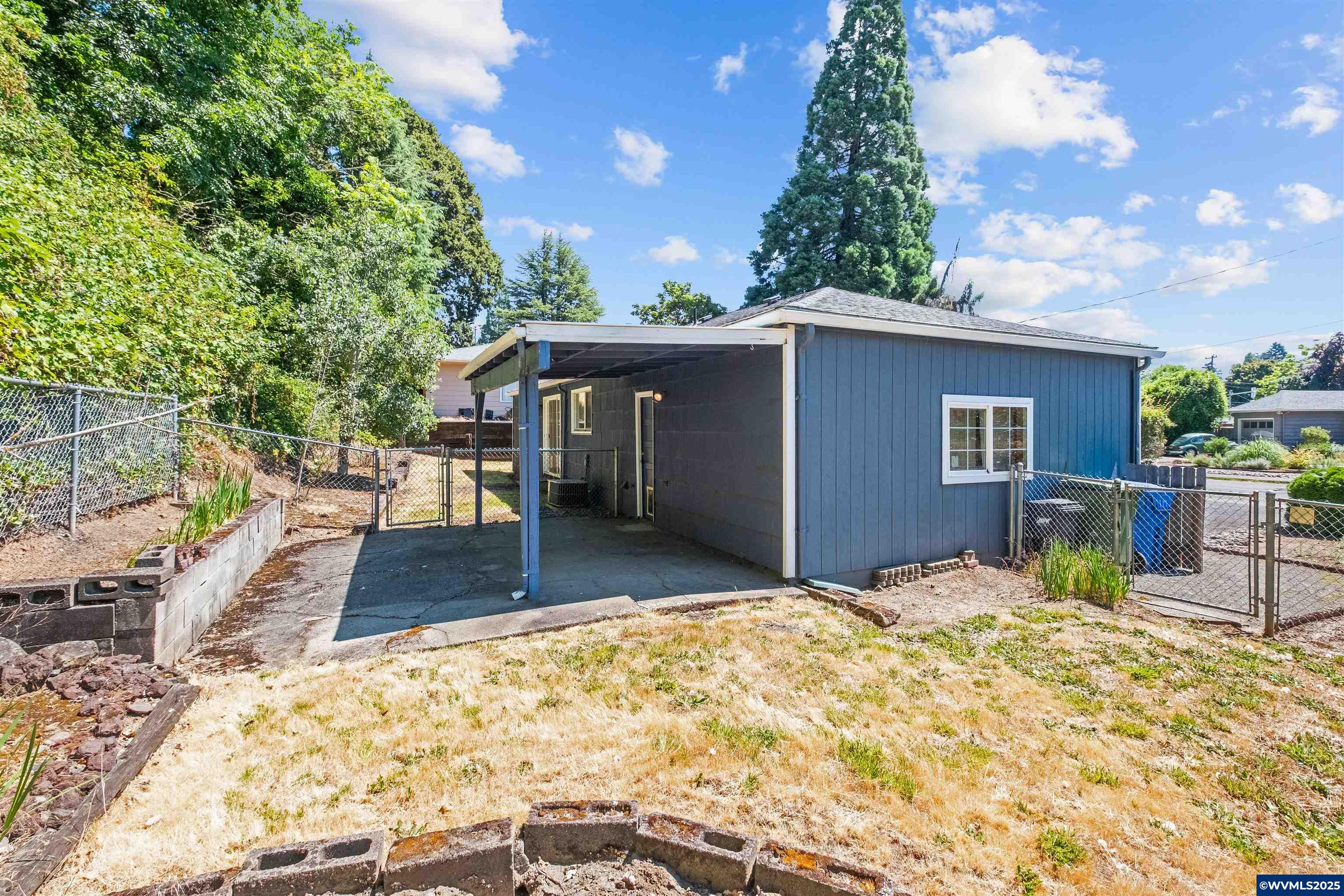 875 Piedmont Av NW