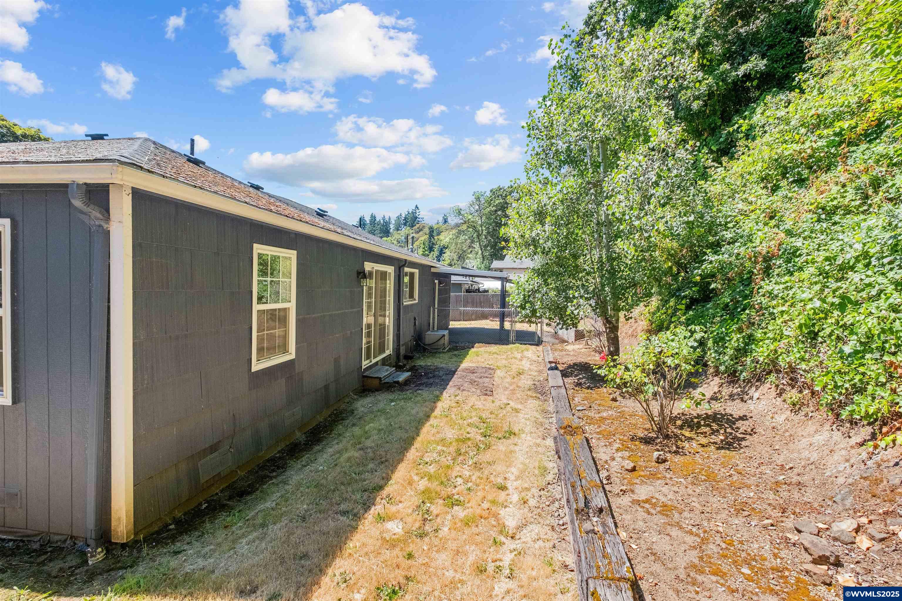 875 Piedmont Av NW