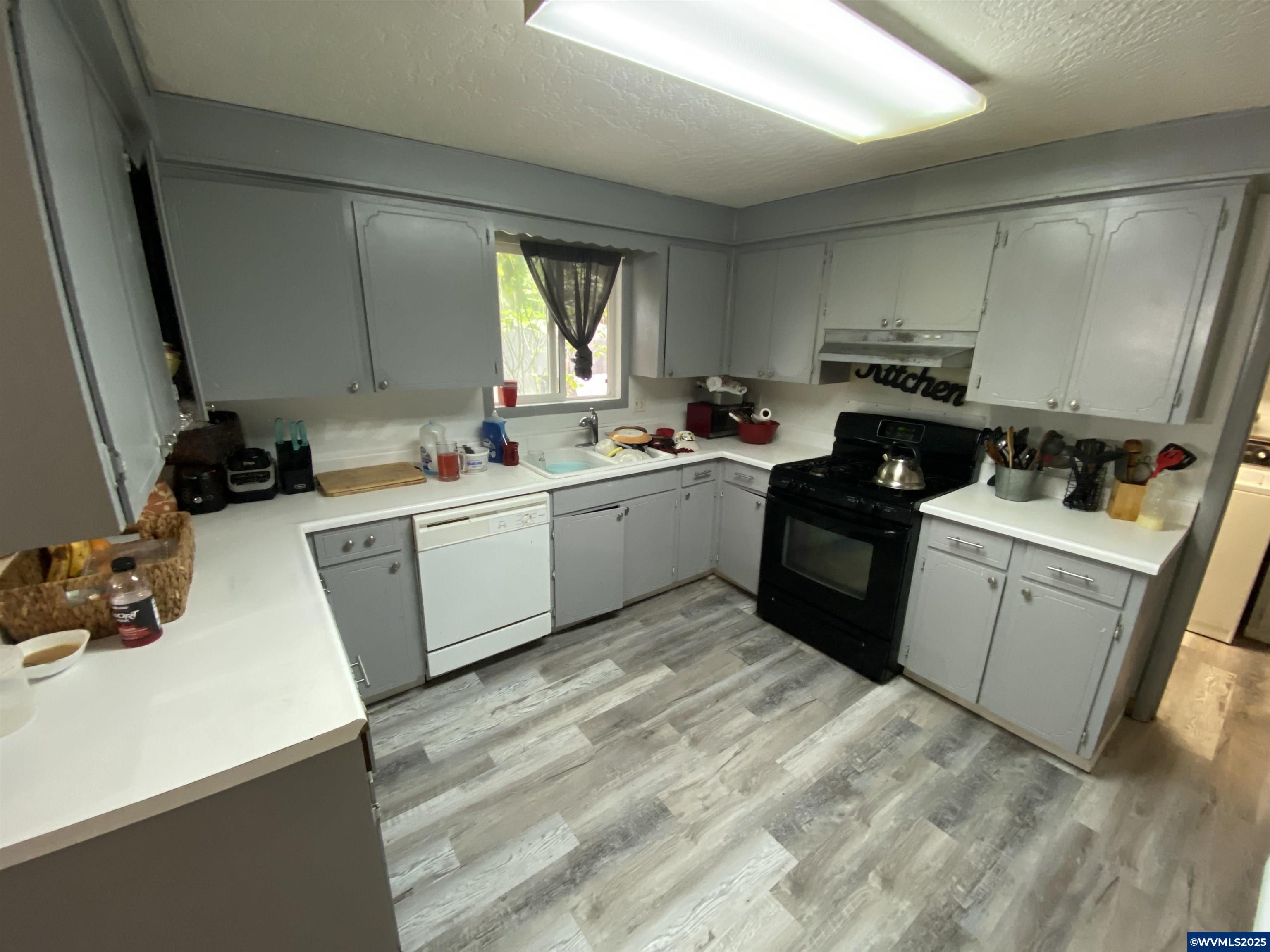 3604 Hermosa (& 3614) Ct NE