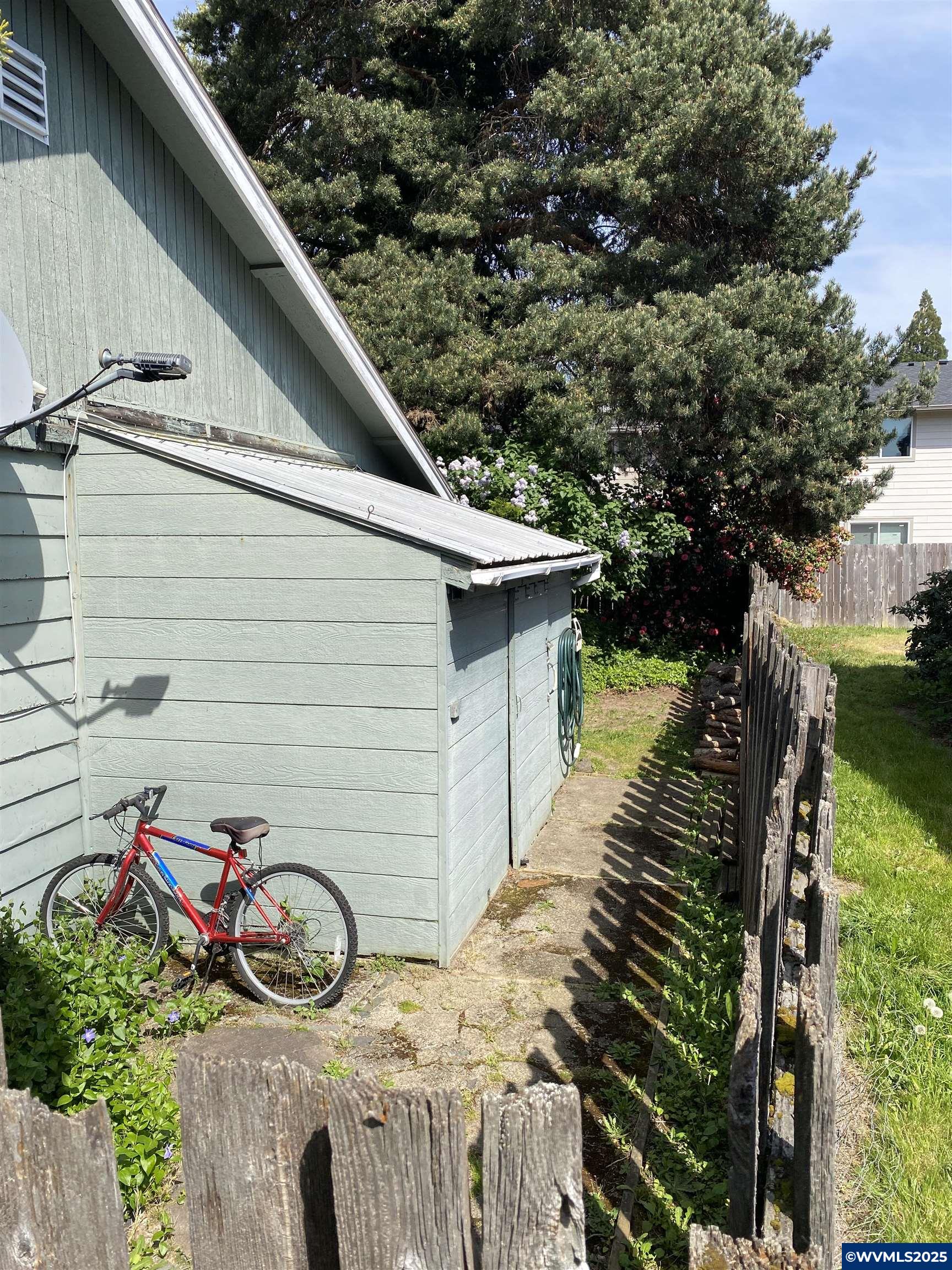 3604 Hermosa (& 3614) Ct NE