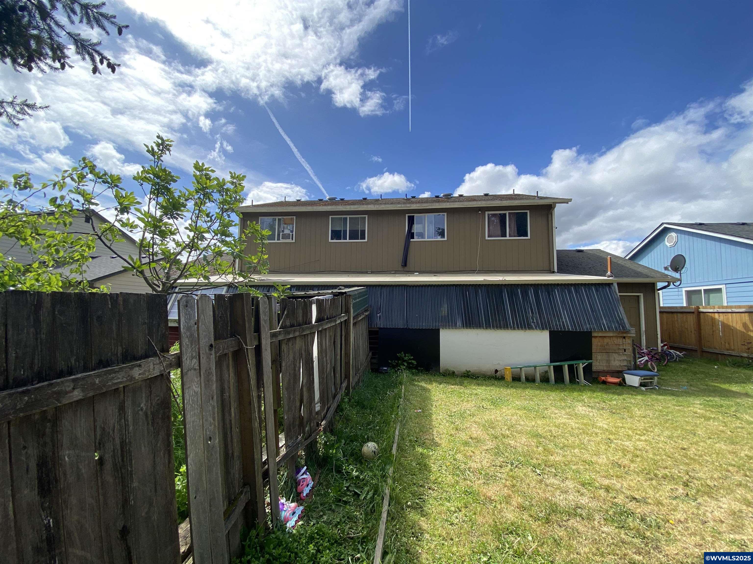 3327 Rockingham (& 3329) Ct NE