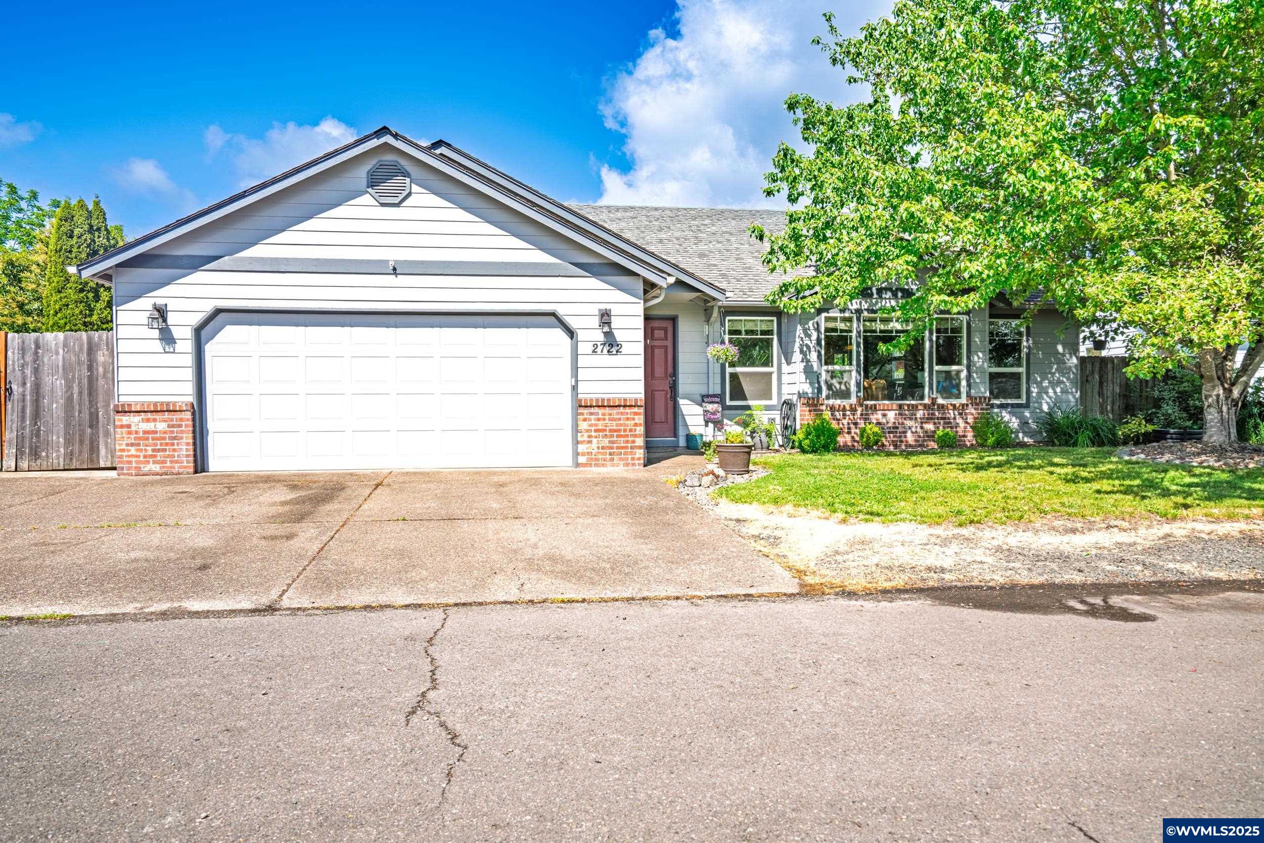 This lovely home is a little oasis ready for you to host your family and friends. Well-maintained, on a dead-end road, you will be able to relax without worrying about all the traffic. Master suite has private entrance to back yard, allowing for dual living option.