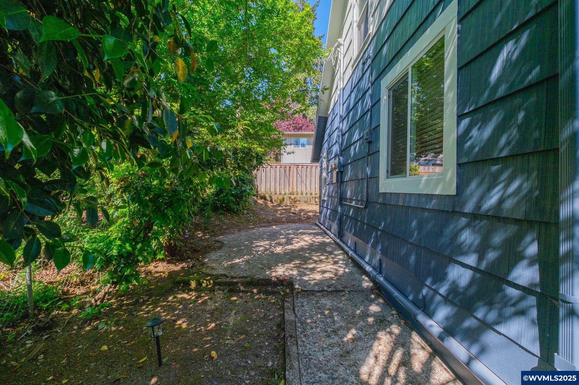 1438 (-1440.5) Glen Creek Rd