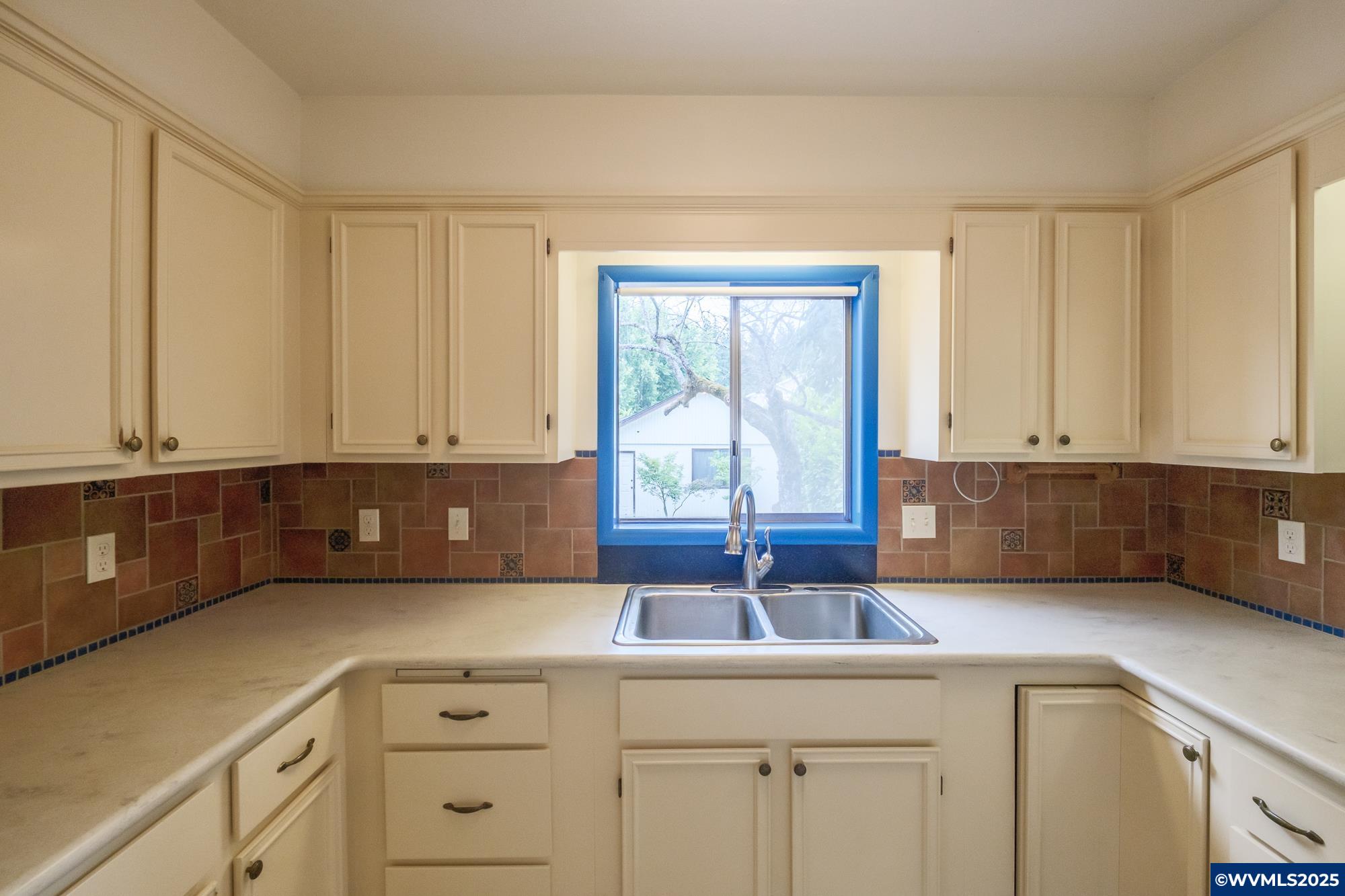 1082 Electric Av SE