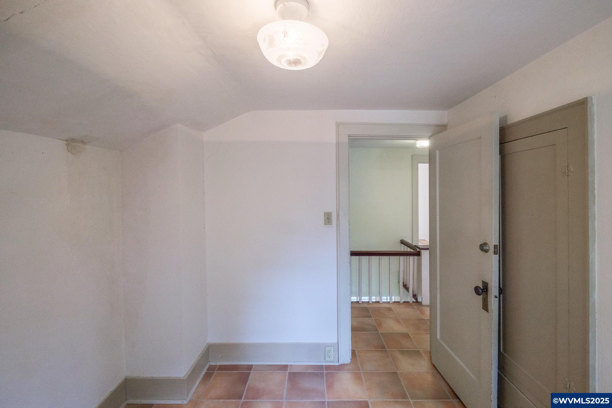 1082 Electric Av SE