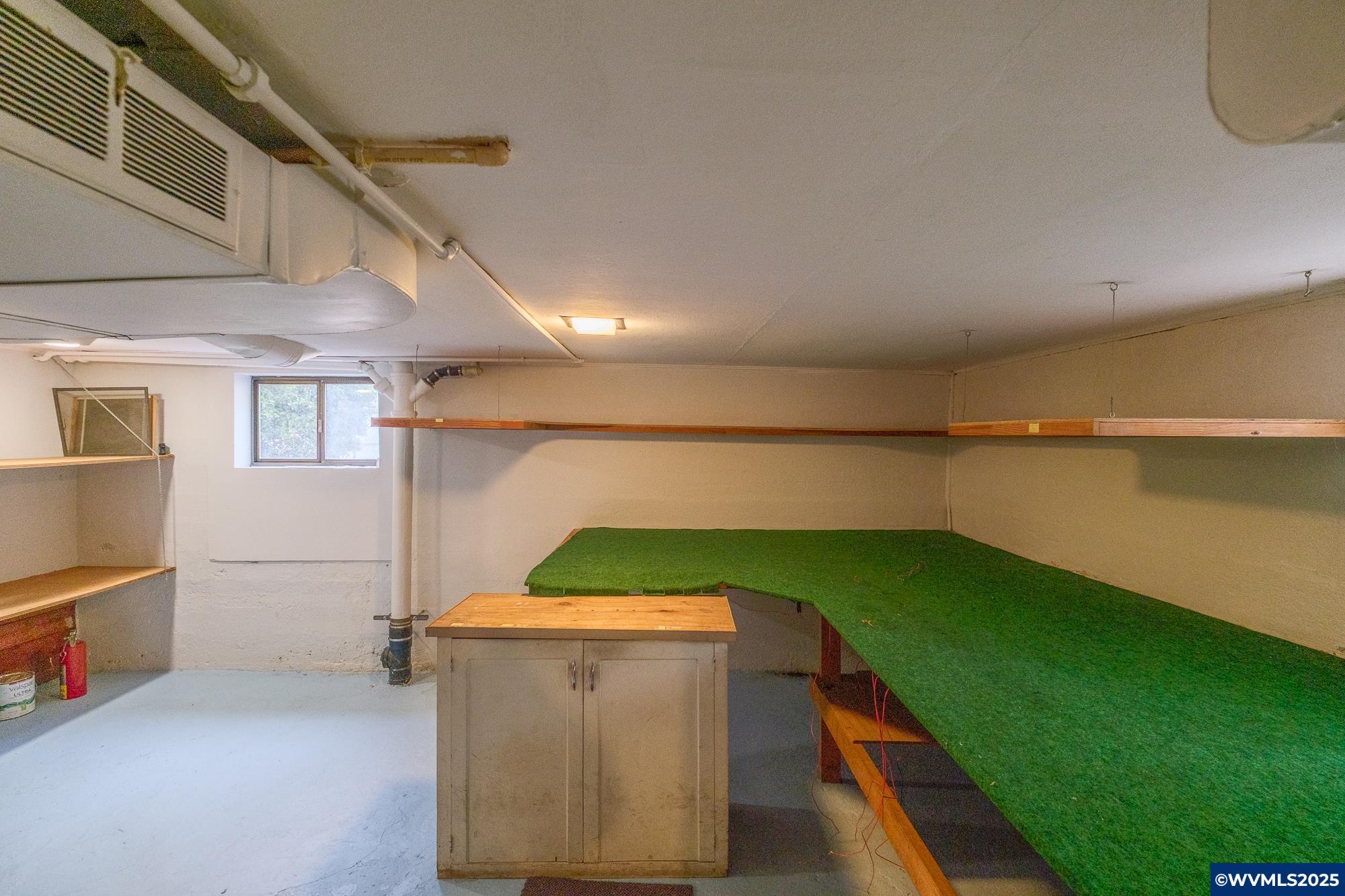 1082 Electric Av SE