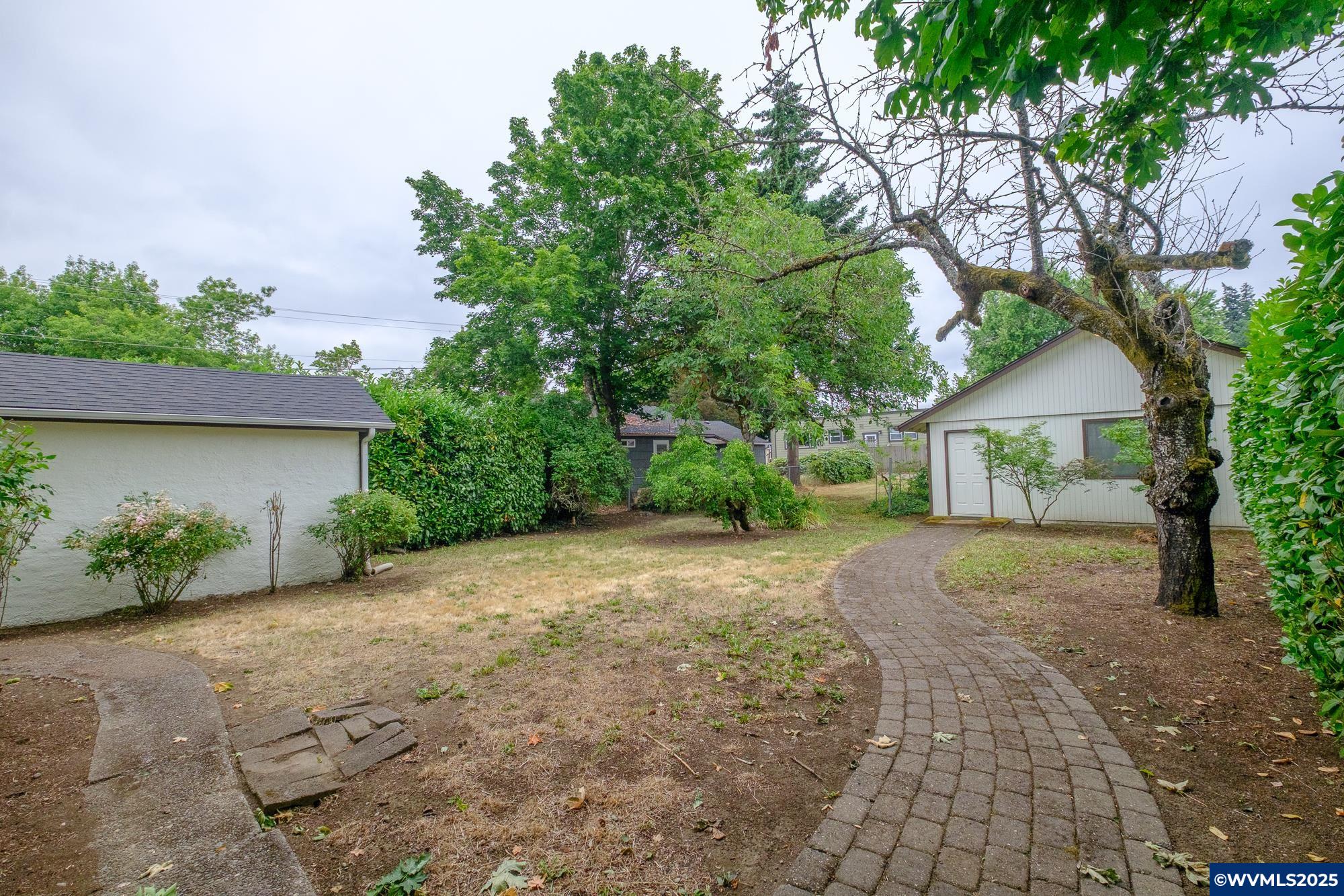 1082 Electric Av SE