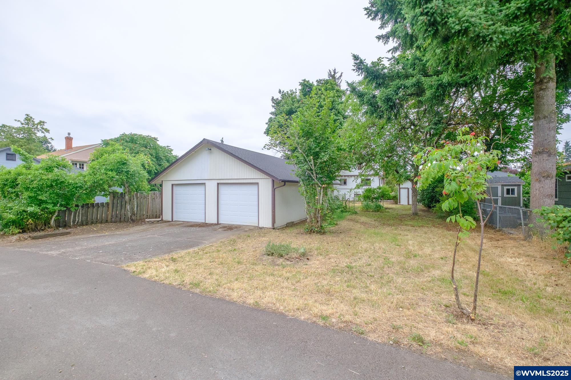 1082 Electric Av SE