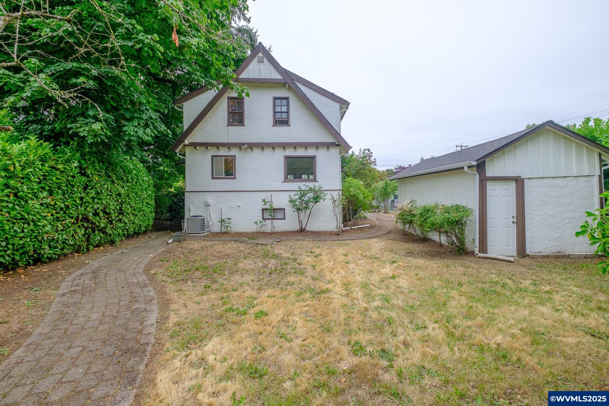 1082 Electric Av SE