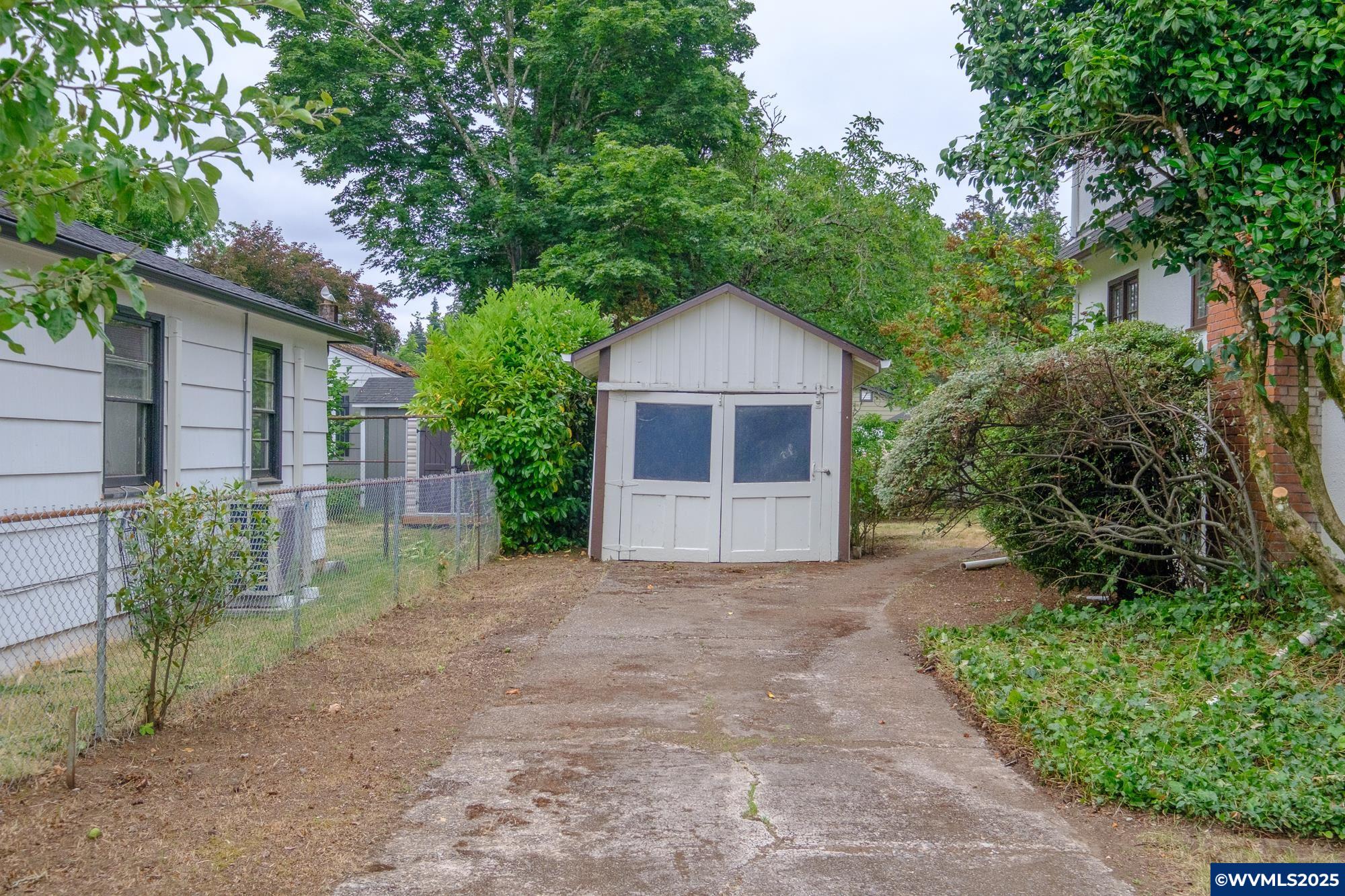 1082 Electric Av SE