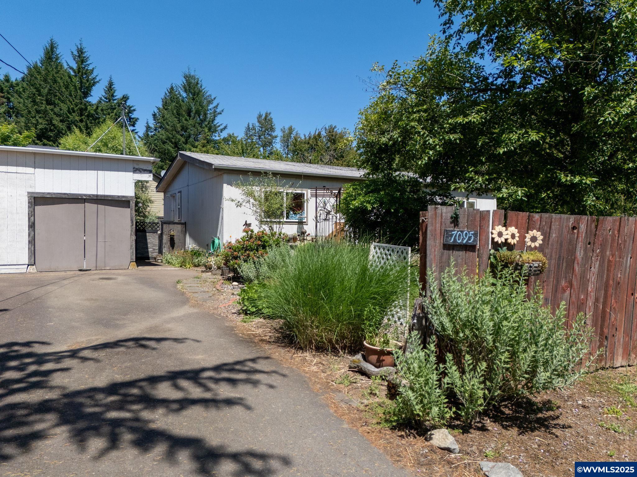 7095 SW Country Club Dr