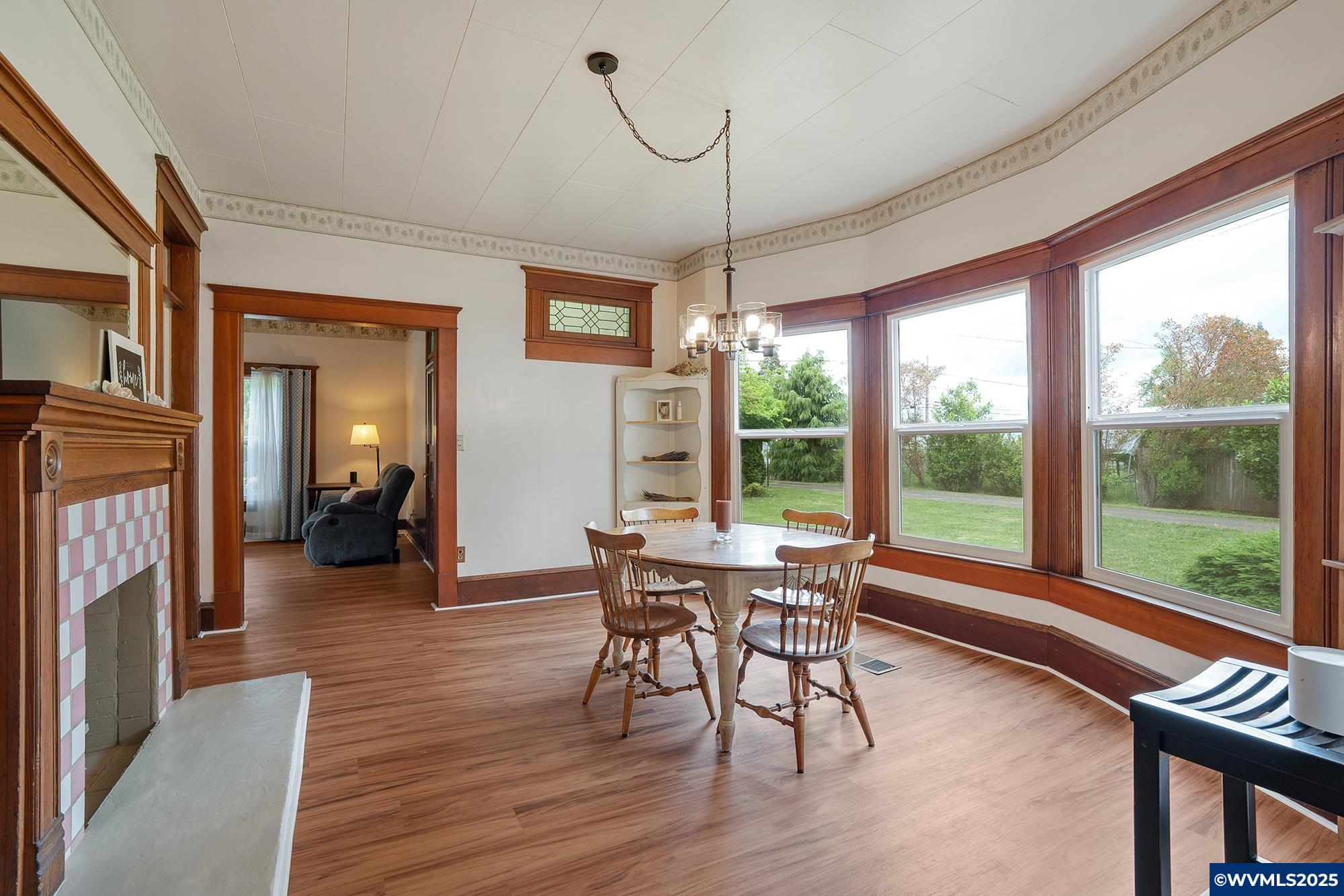 1735 Pine St, Silverton, OR, 97381