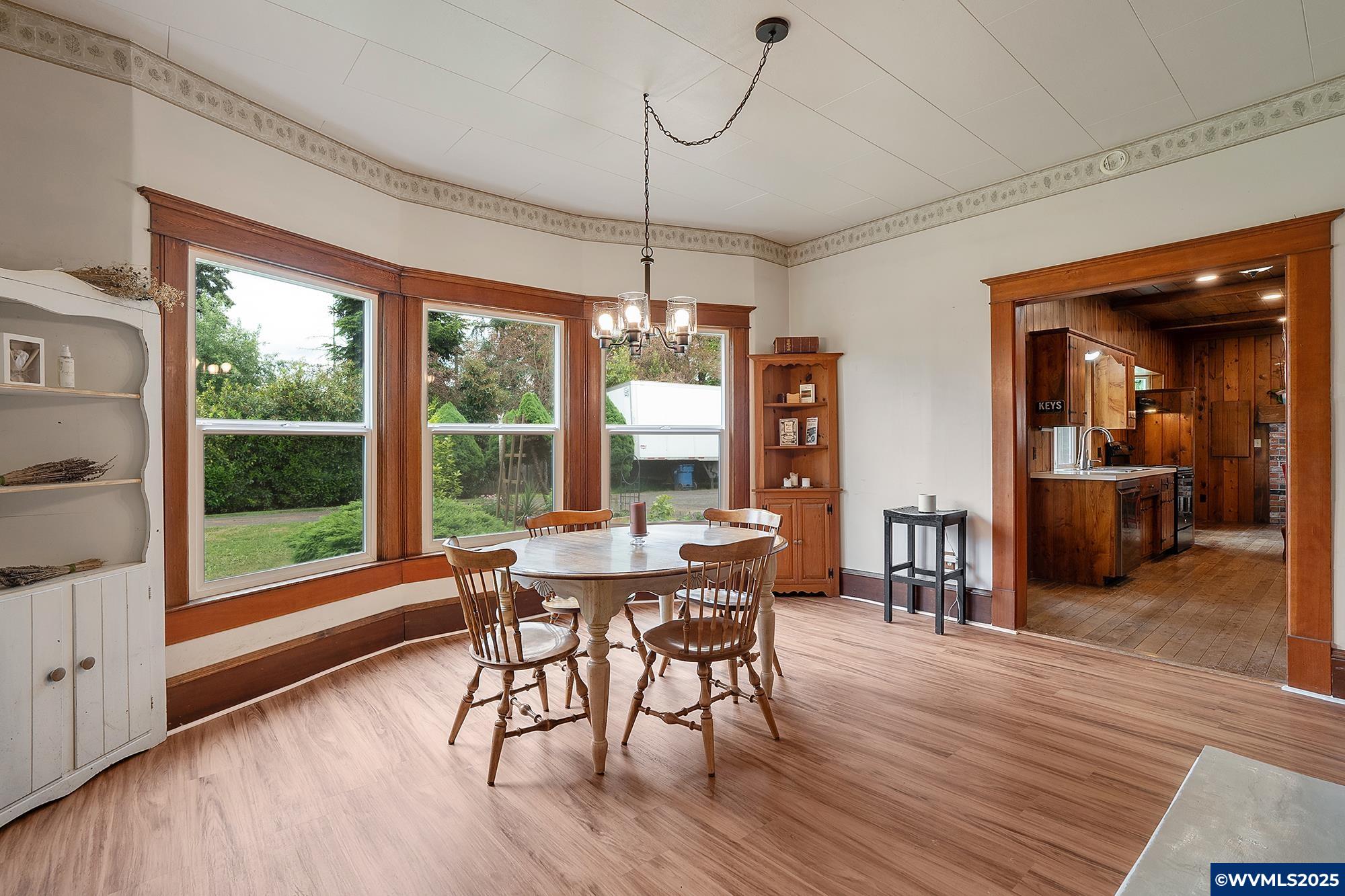 1735 Pine St, Silverton, OR, 97381