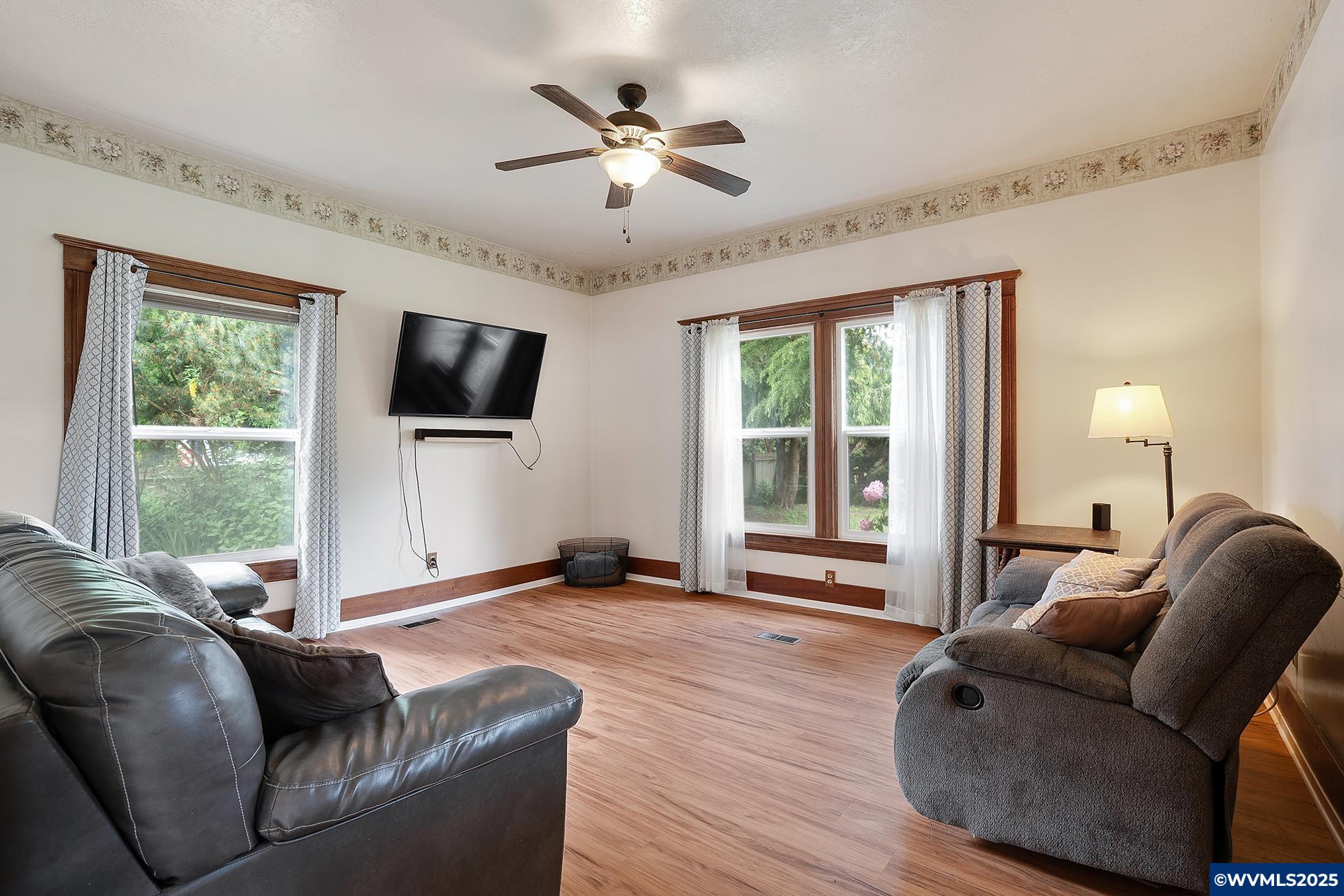 1735 Pine St, Silverton, OR, 97381