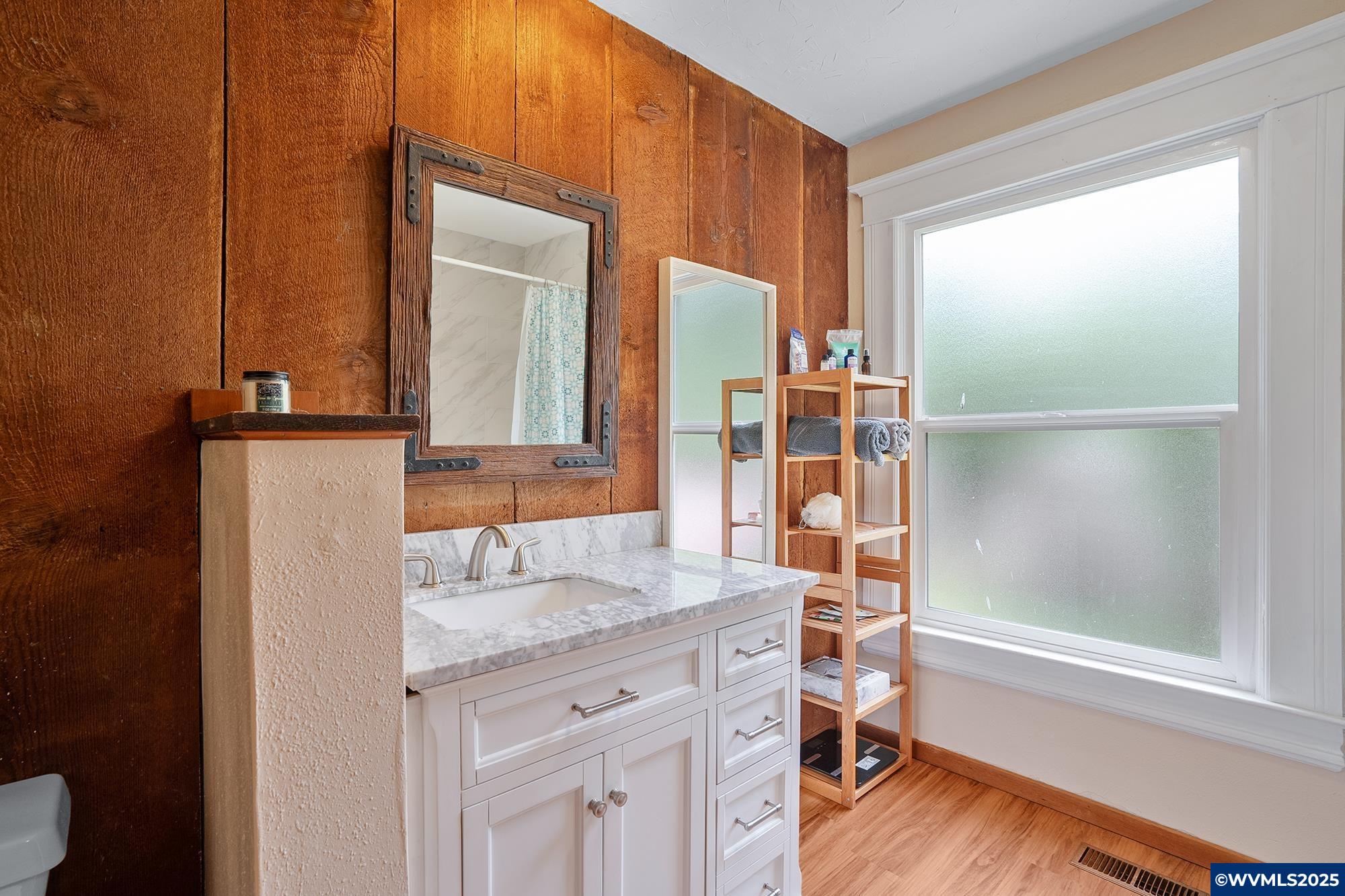 1735 Pine St, Silverton, OR, 97381