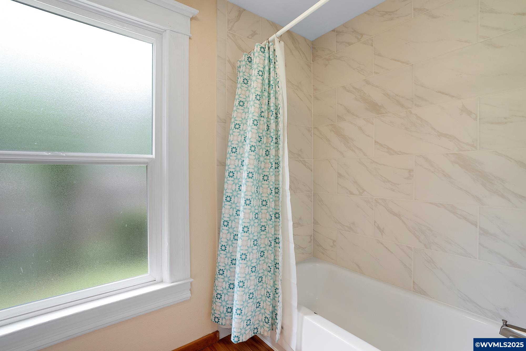 1735 Pine St, Silverton, OR, 97381