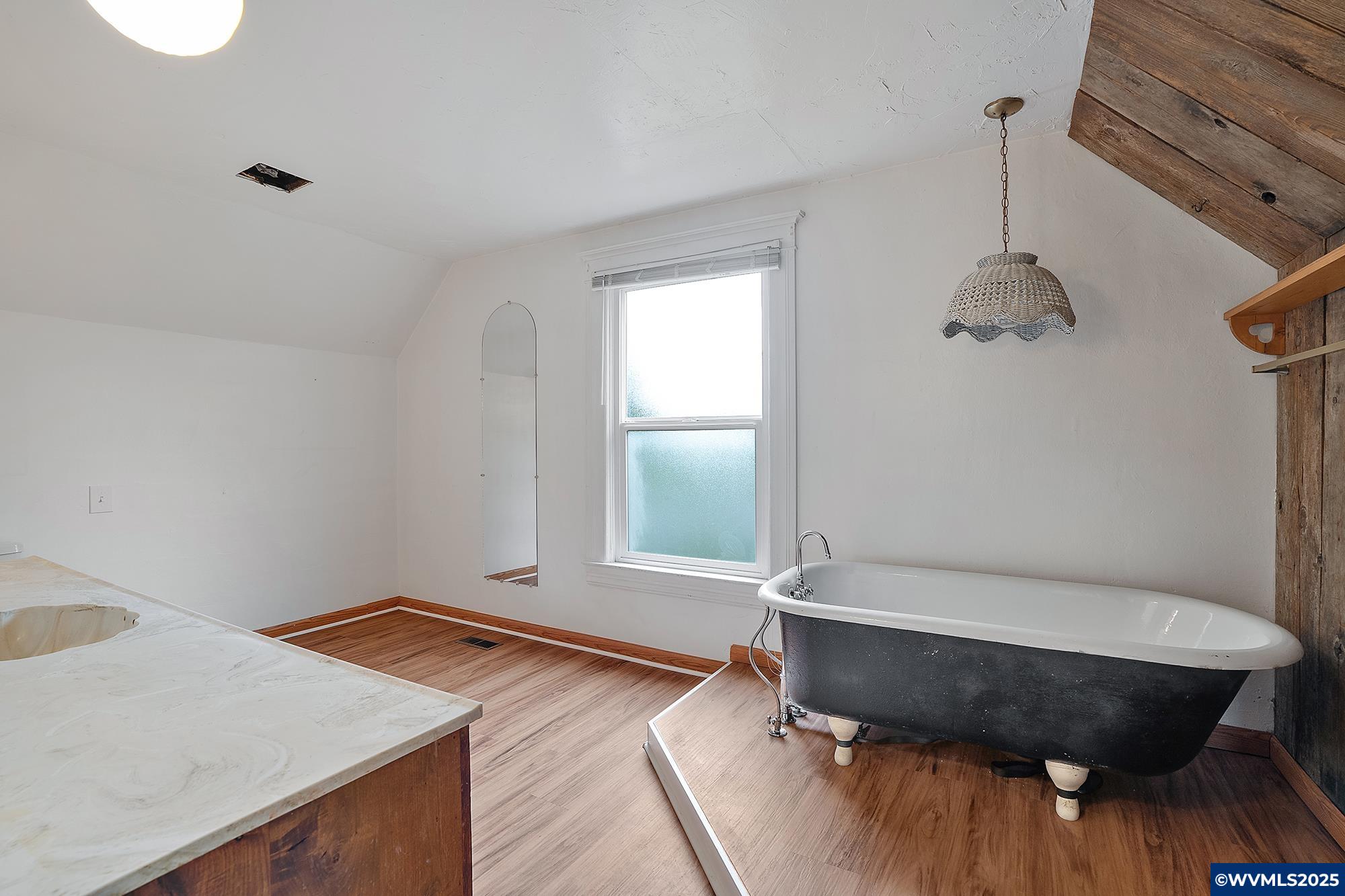 1735 Pine St, Silverton, OR, 97381