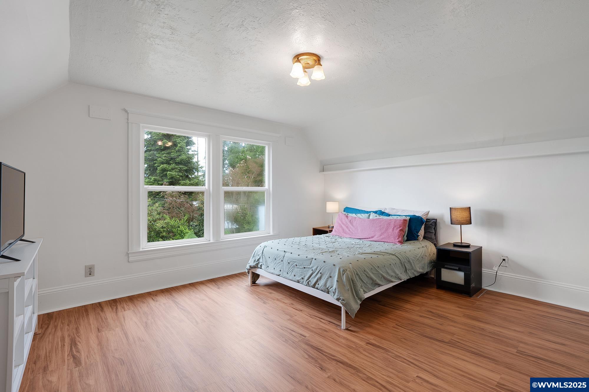 1735 Pine St, Silverton, OR, 97381