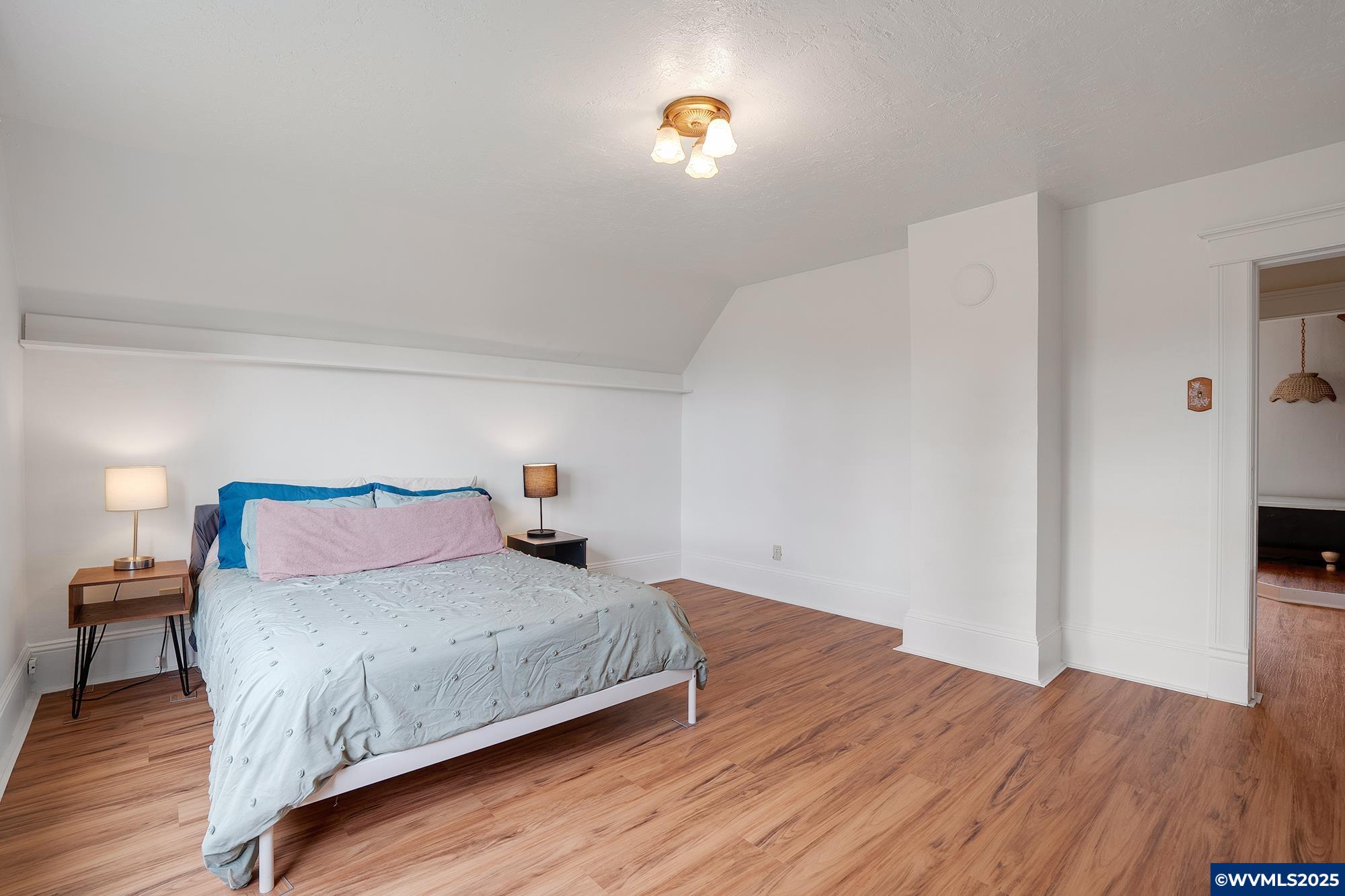 1735 Pine St, Silverton, OR, 97381