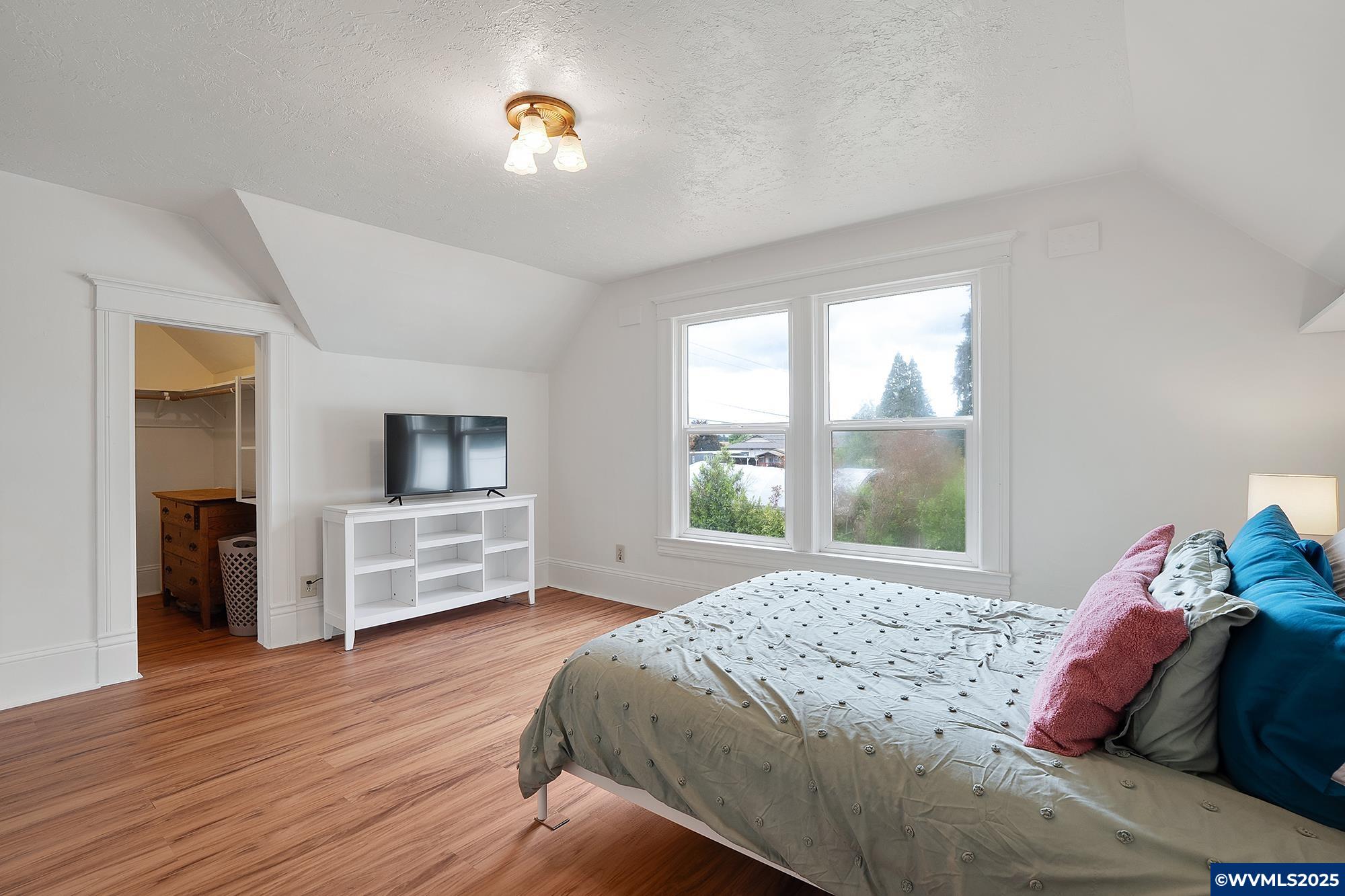 1735 Pine St, Silverton, OR, 97381