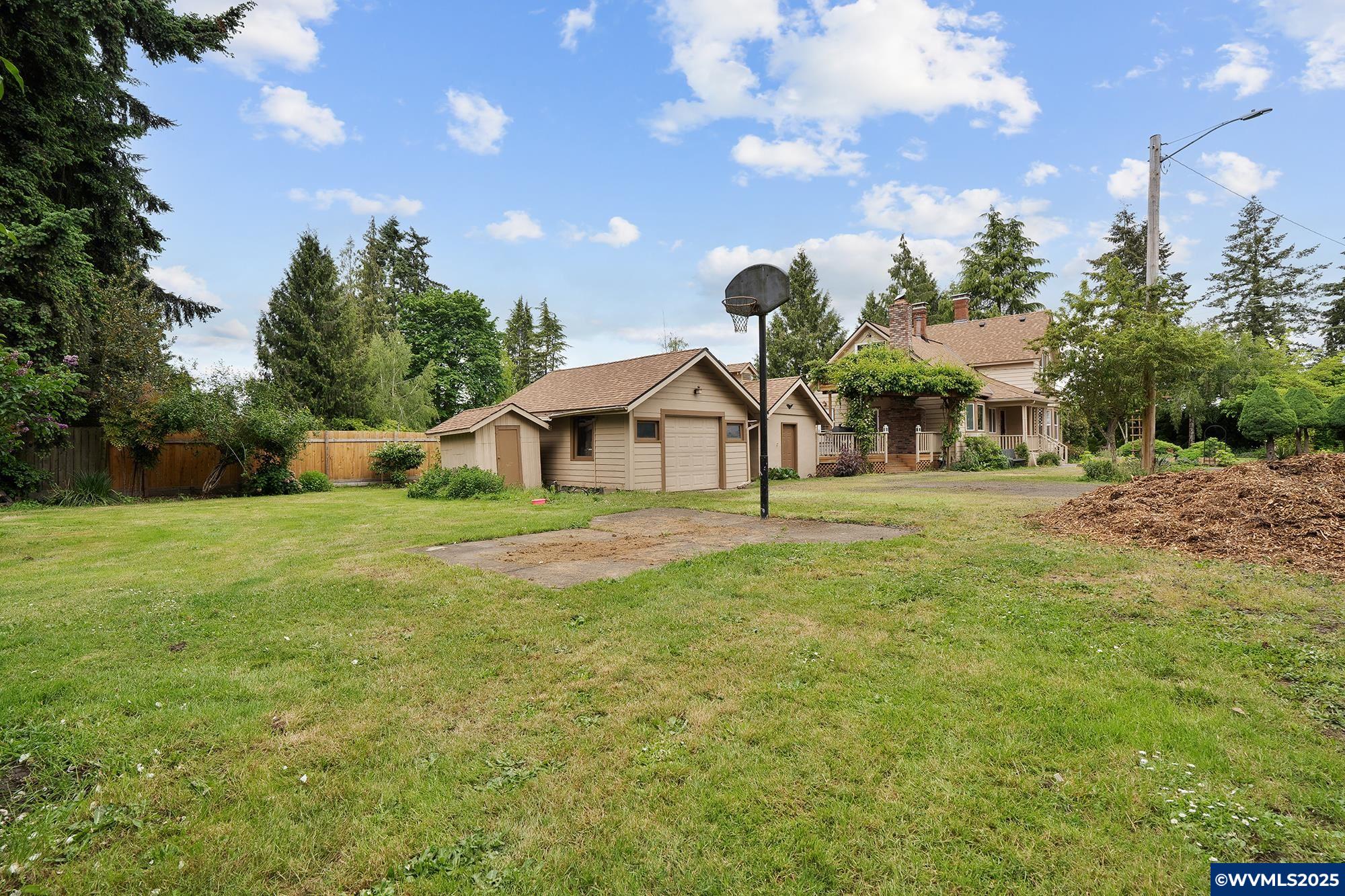 1735 Pine St, Silverton, OR, 97381