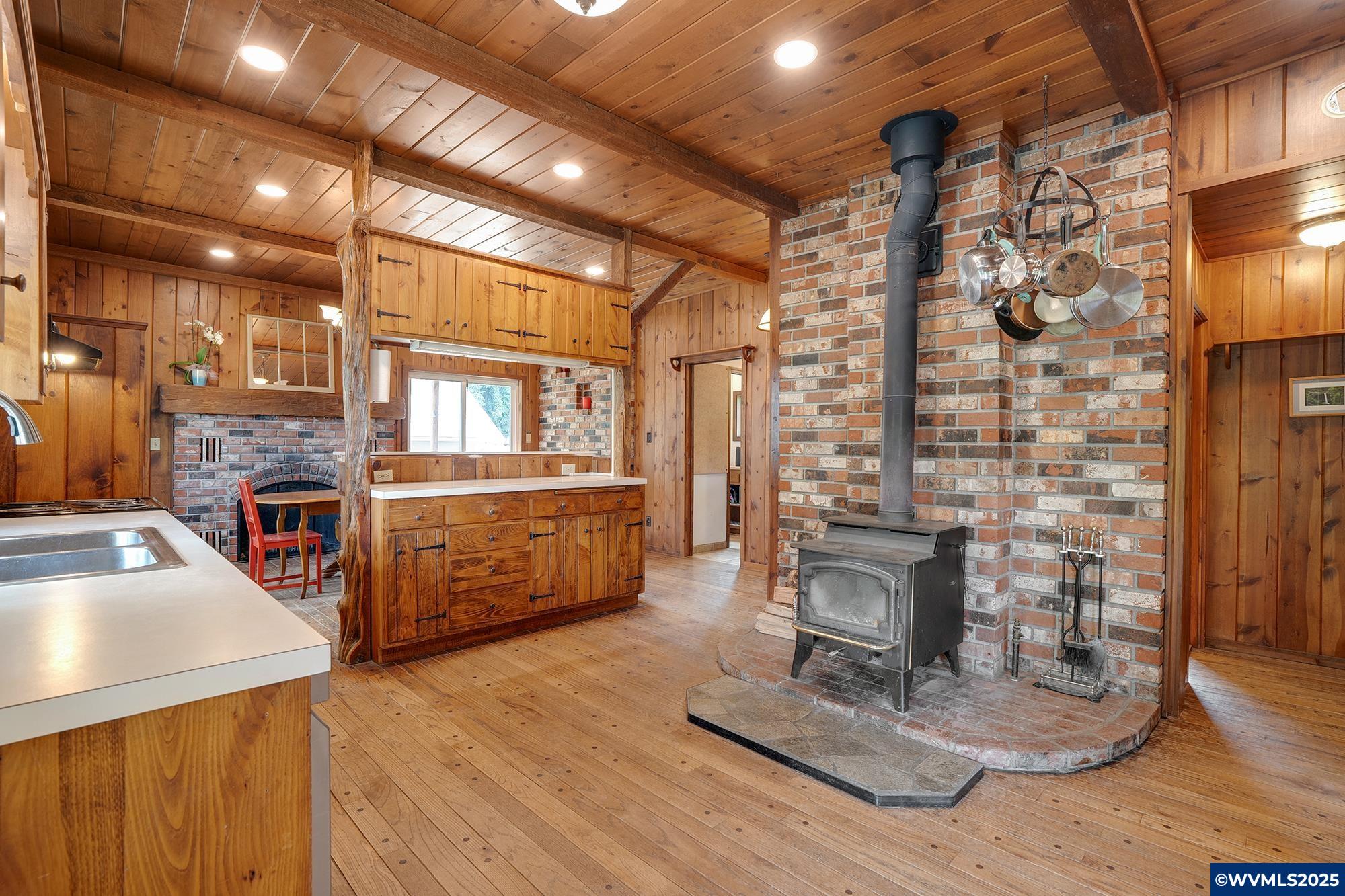 1735 Pine St, Silverton, OR, 97381