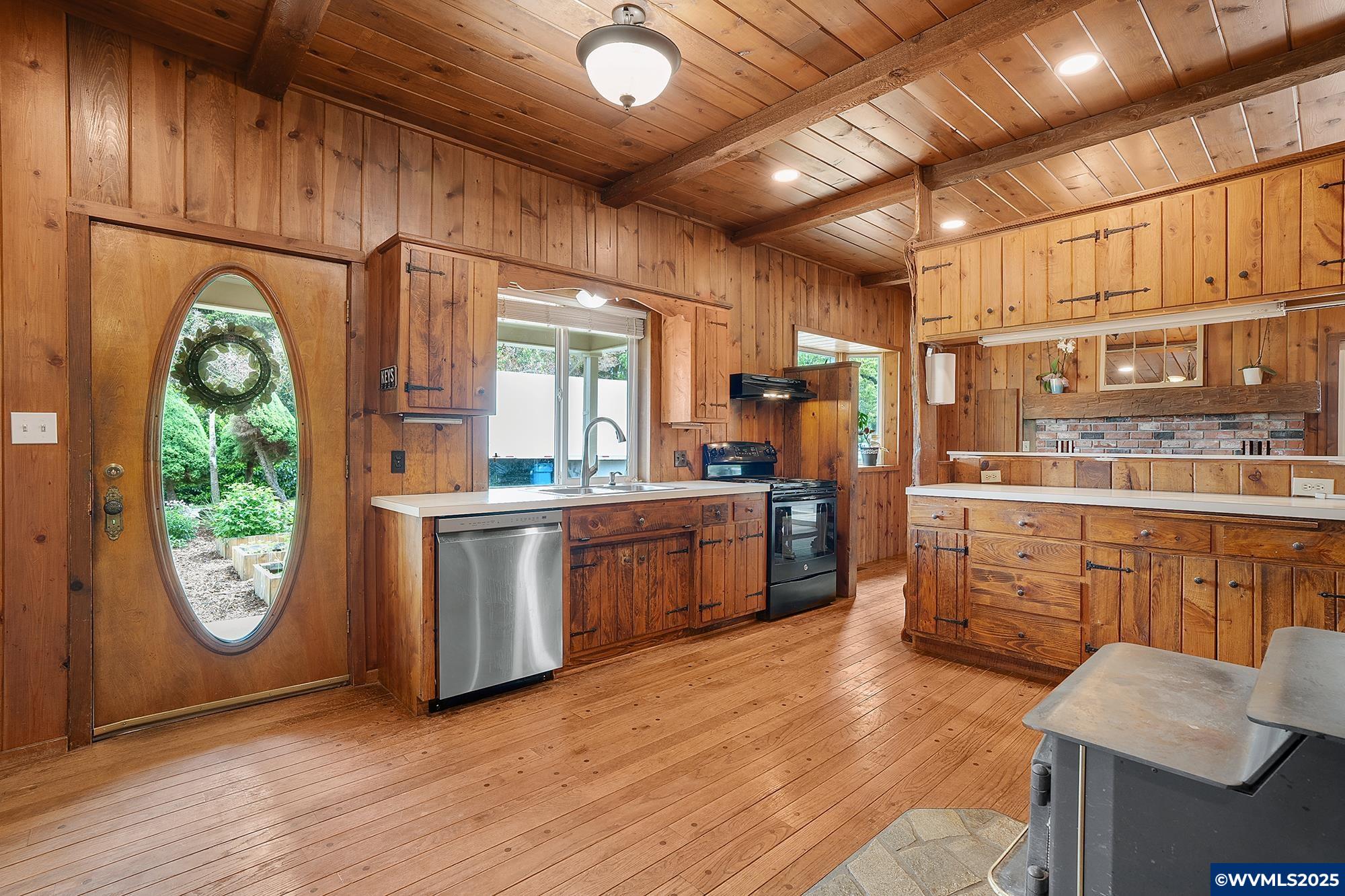 1735 Pine St, Silverton, OR, 97381