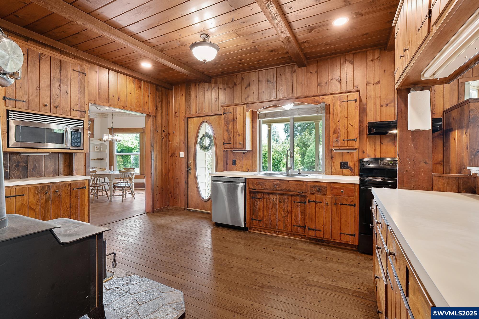 1735 Pine St, Silverton, OR, 97381