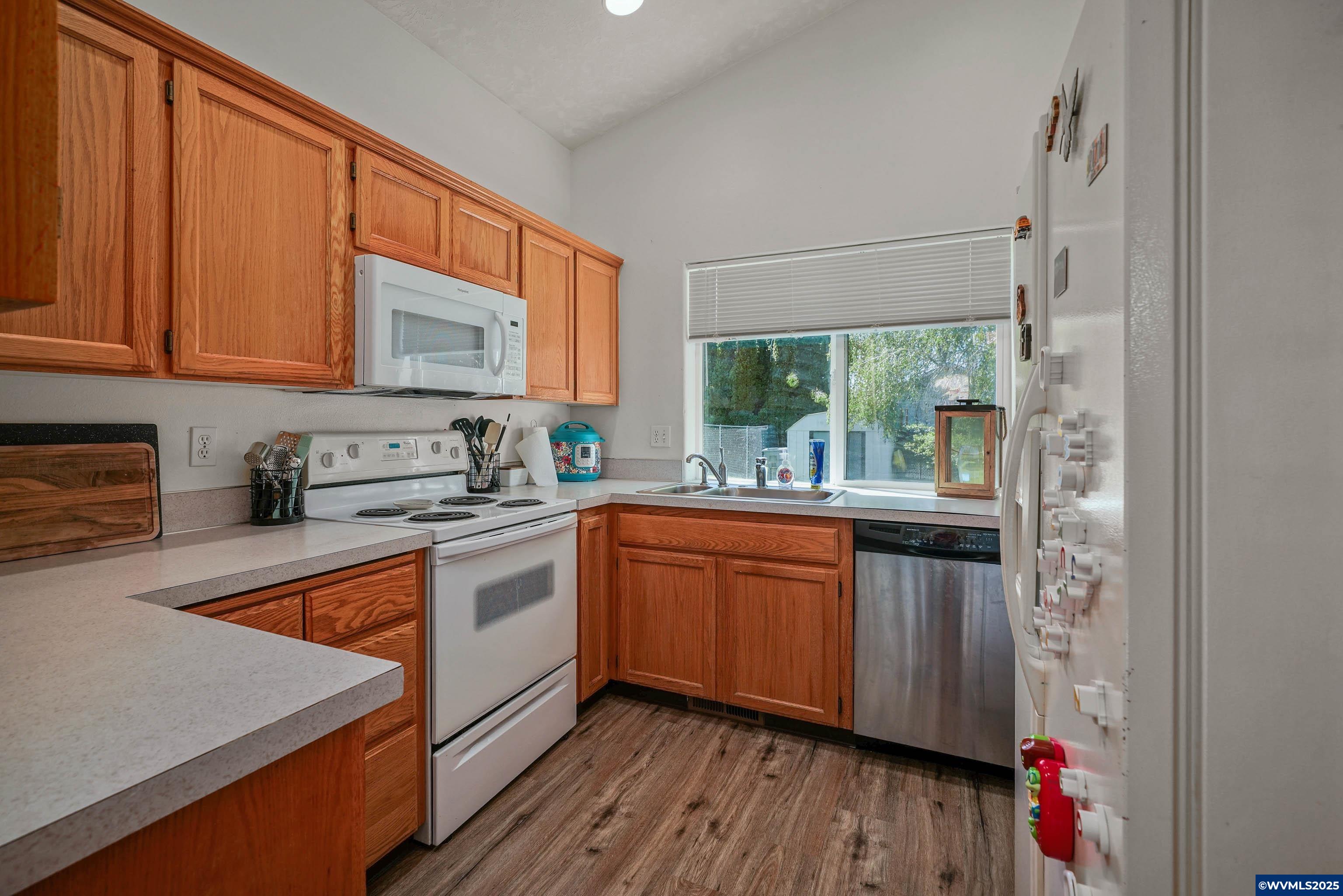 1625 SE Cortland (& 1627) Av