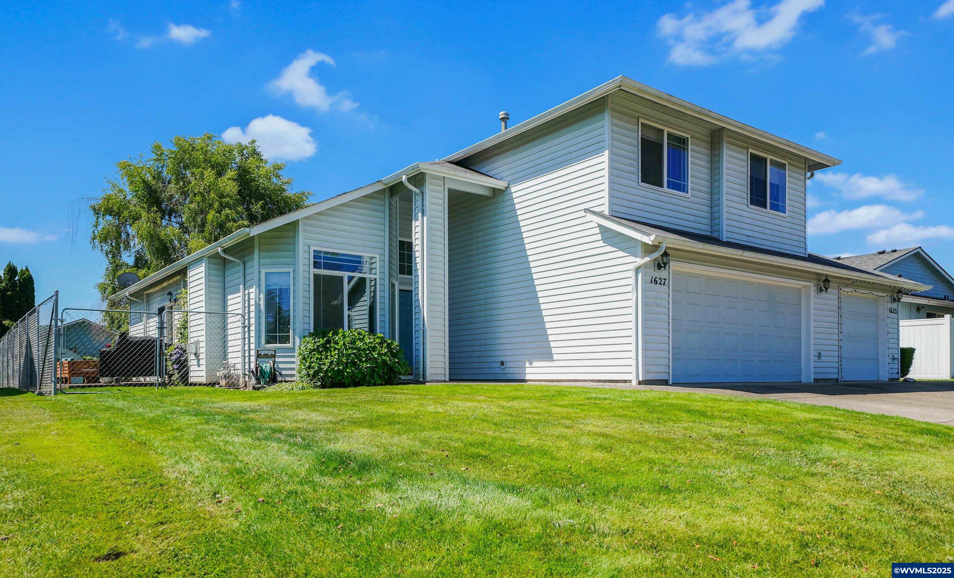 1625 SE Cortland (& 1627) Av
