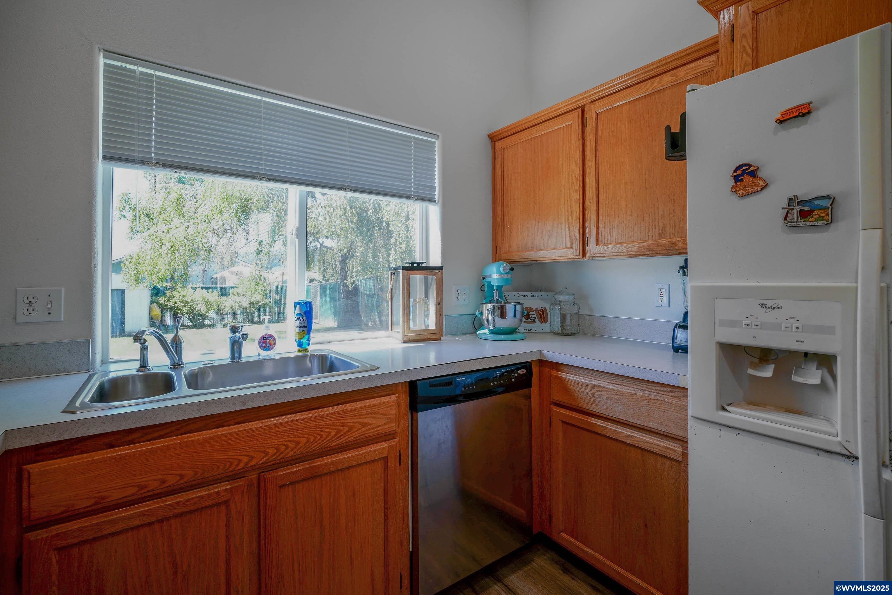 1625 SE Cortland (& 1627) Av