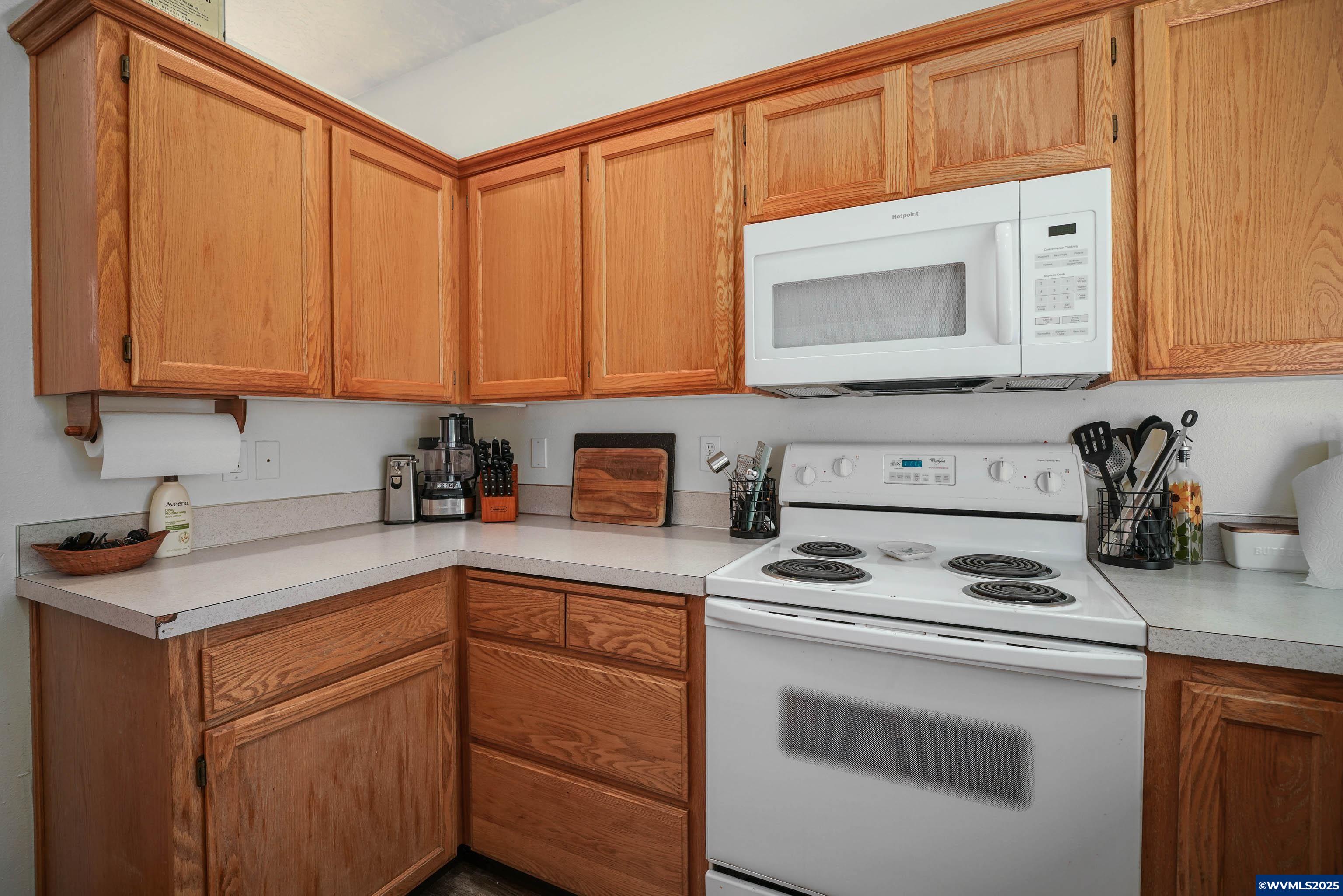 1625 SE Cortland (& 1627) Av