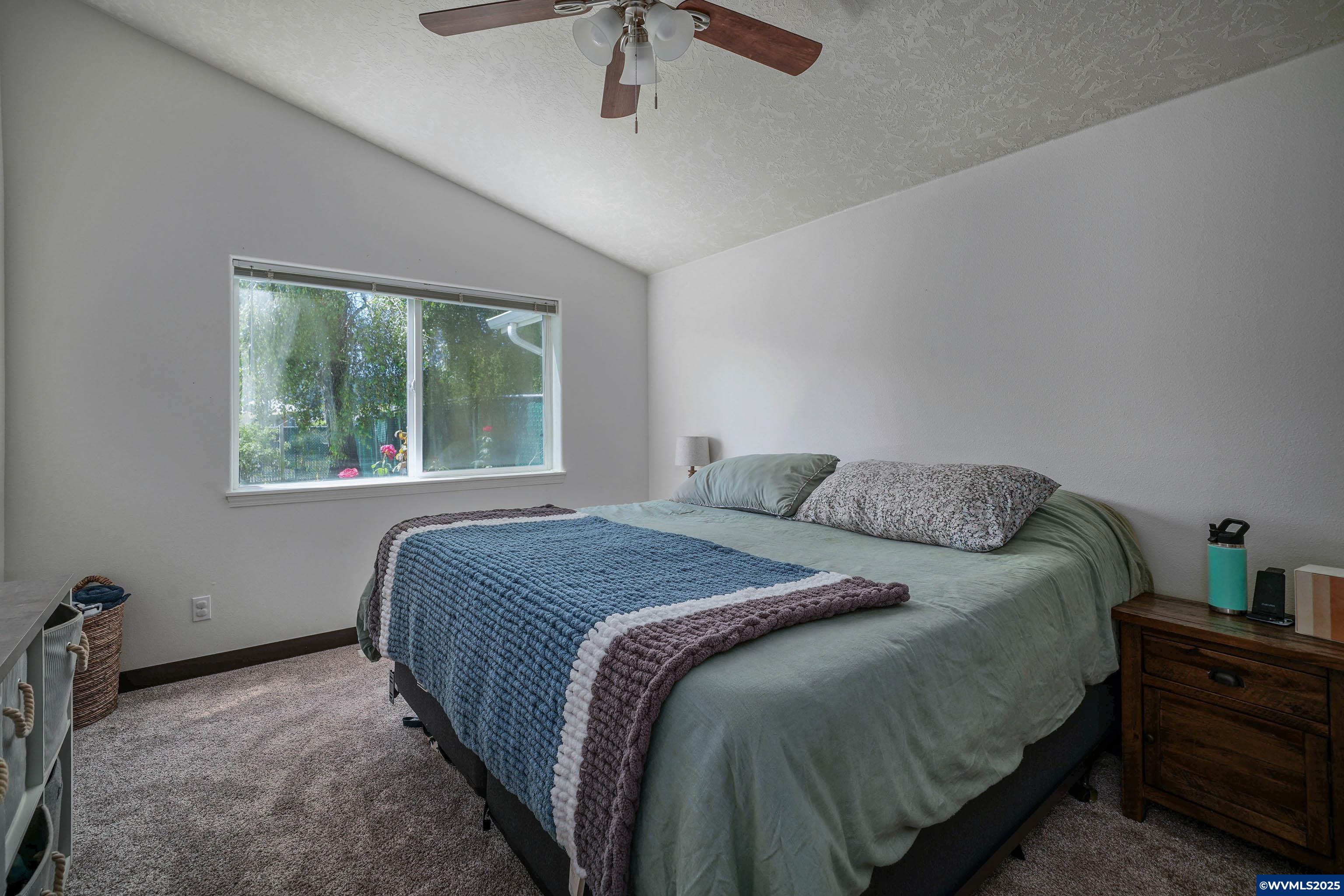 1625 SE Cortland (& 1627) Av