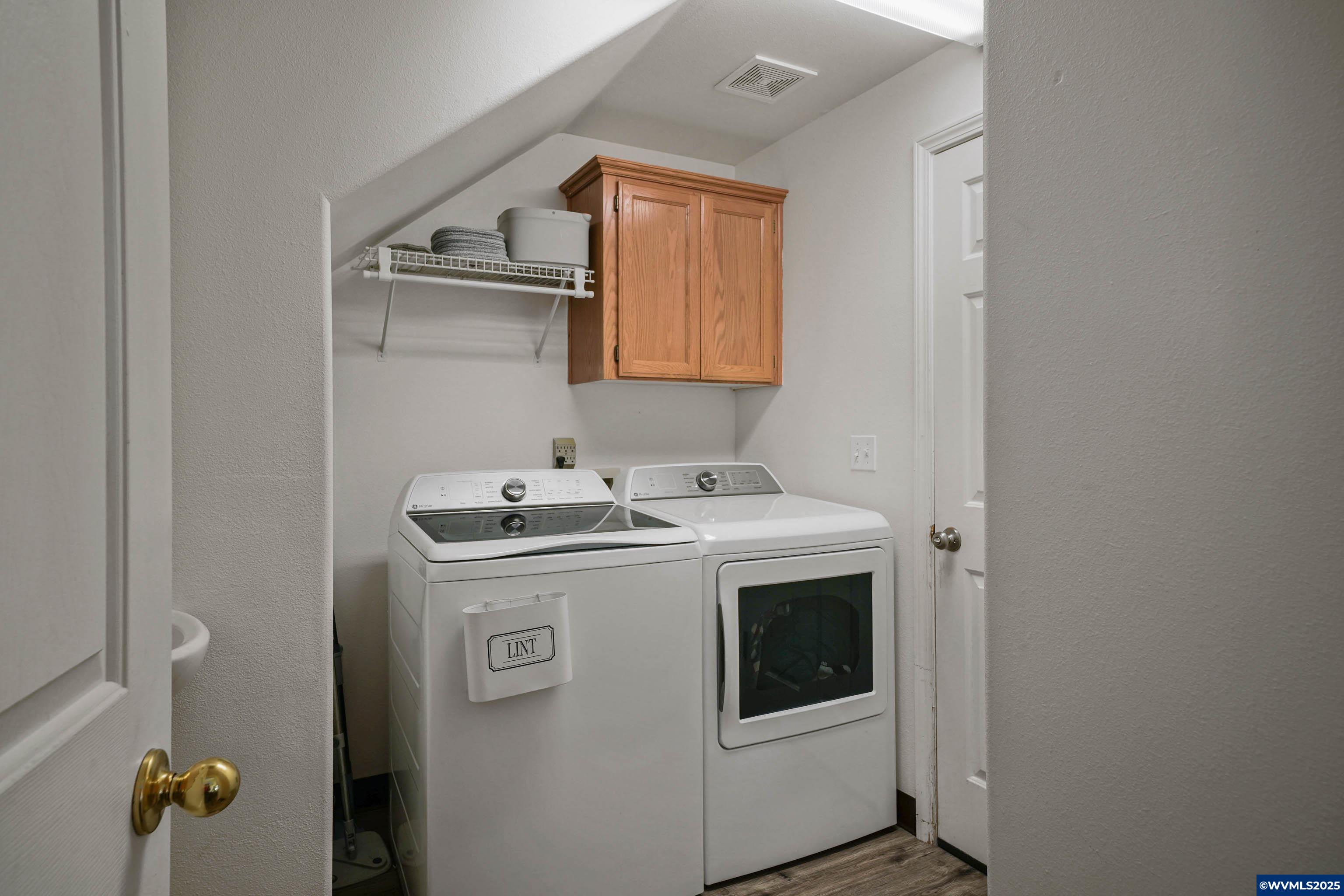 1625 SE Cortland (& 1627) Av