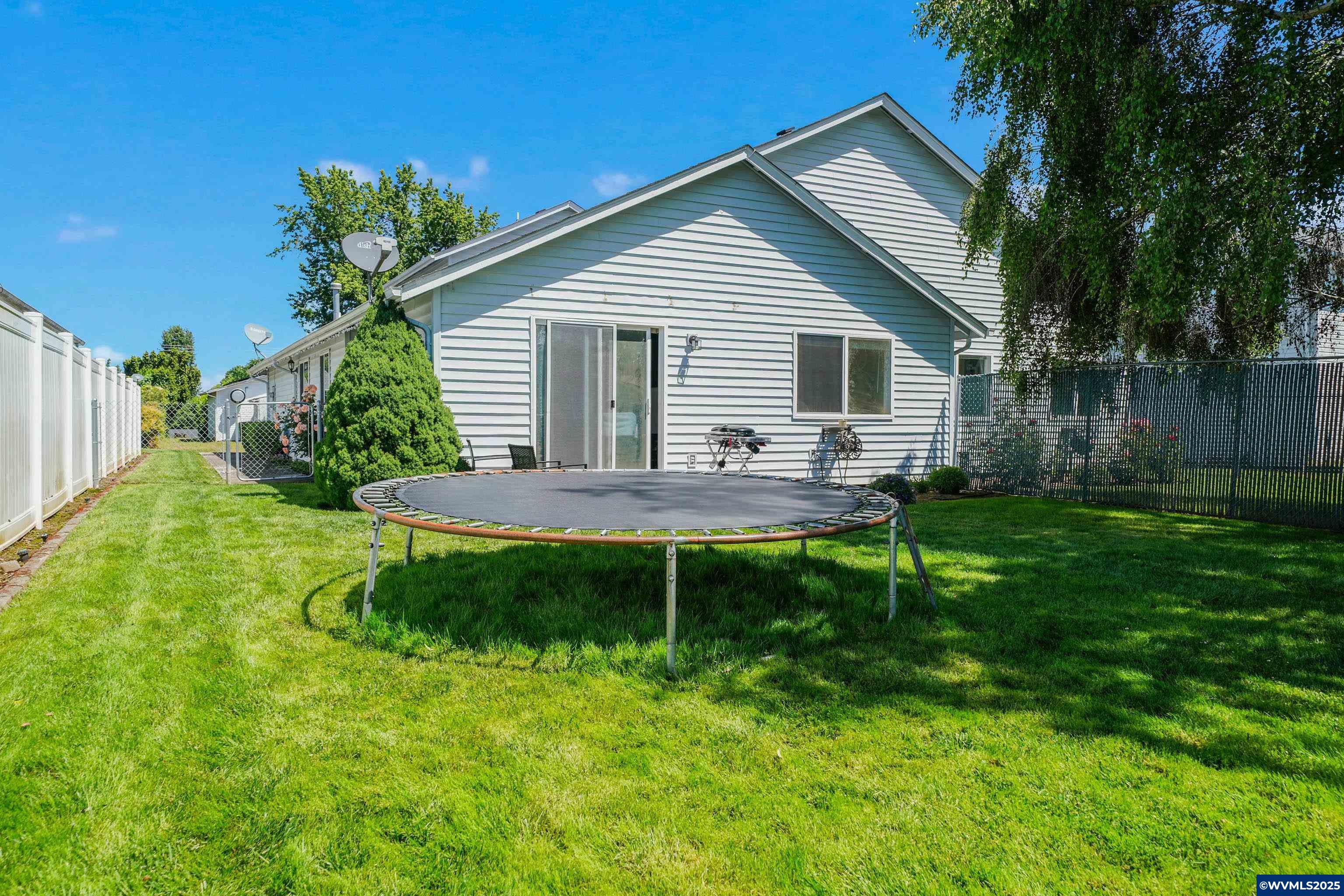 1625 SE Cortland (& 1627) Av