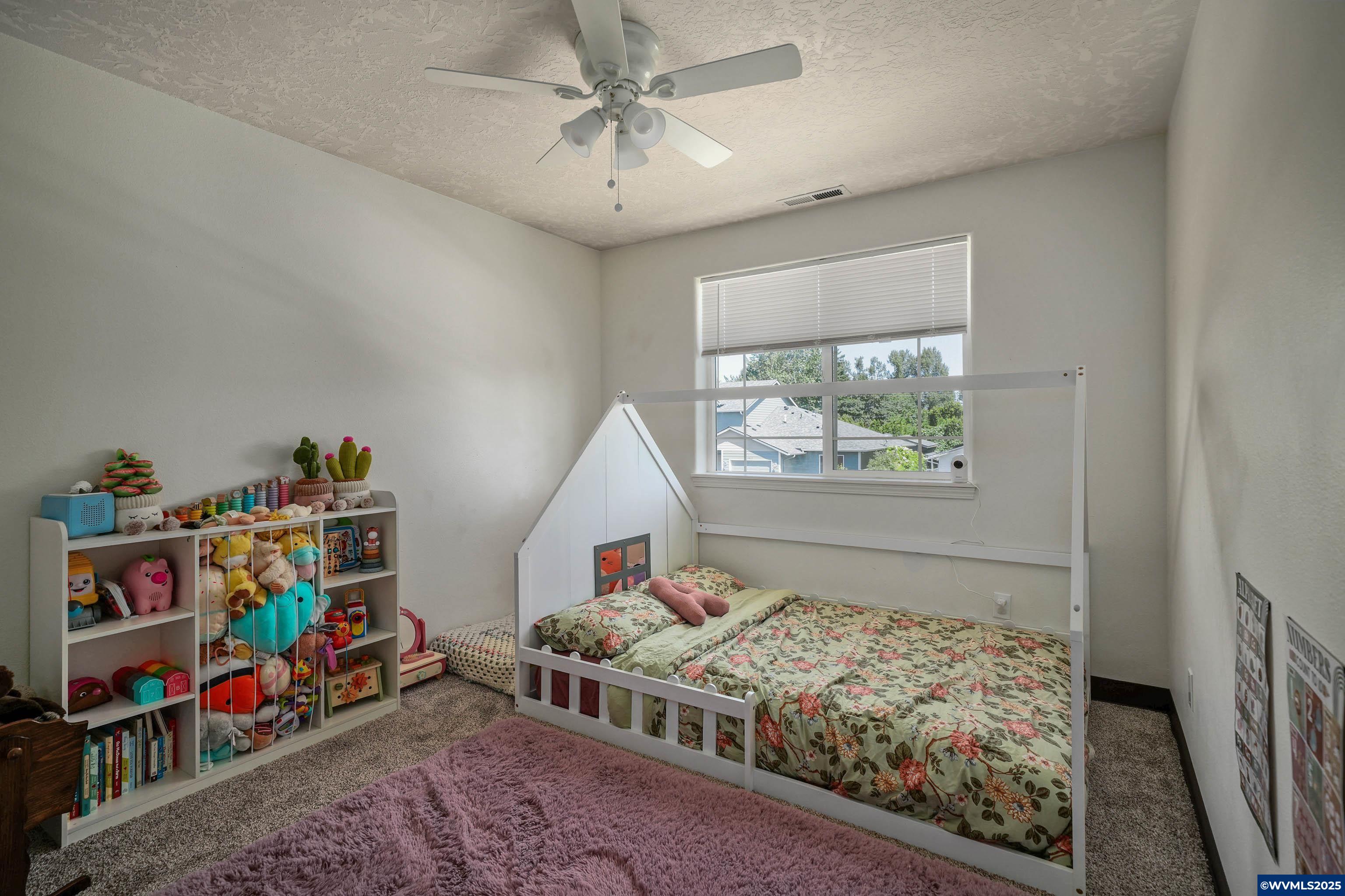 1625 SE Cortland (& 1627) Av