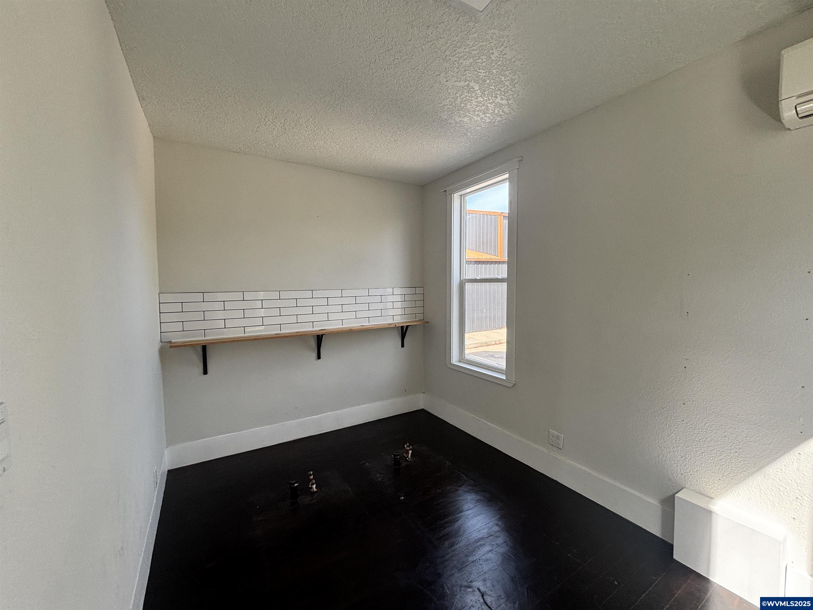 301 Shipping St NE