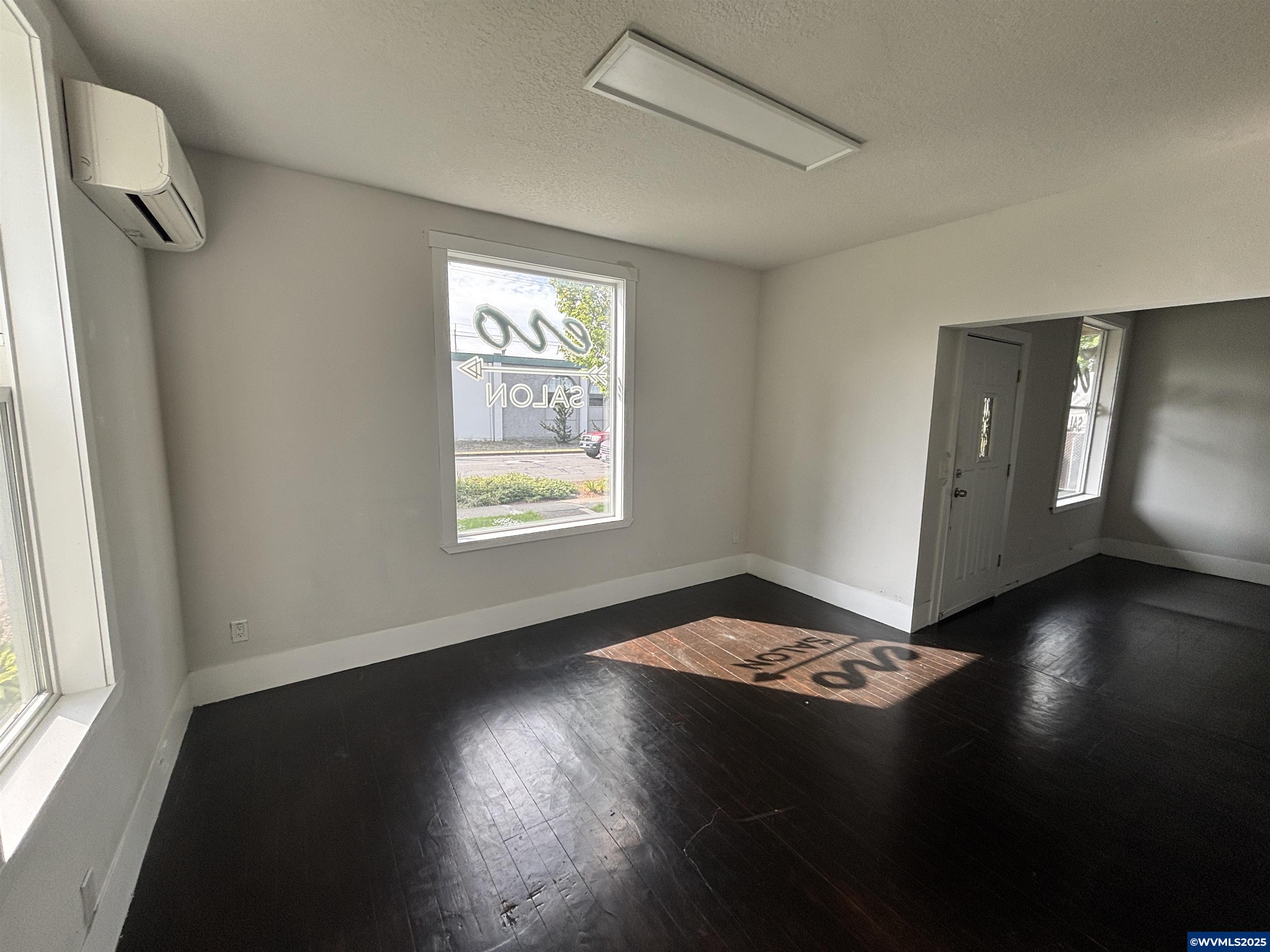 301 Shipping St NE