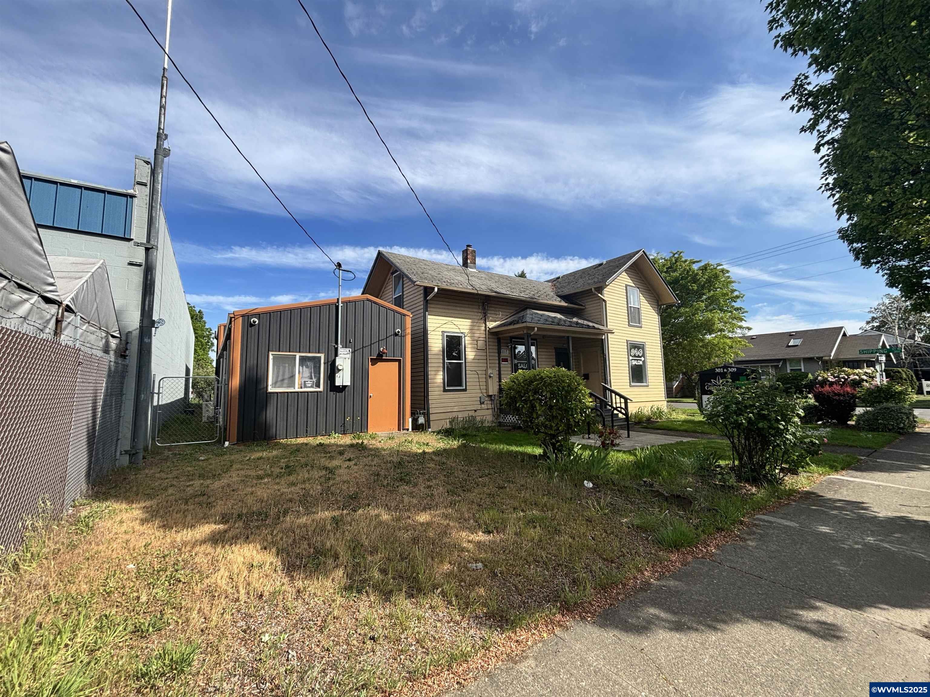 309 Shipping St NE