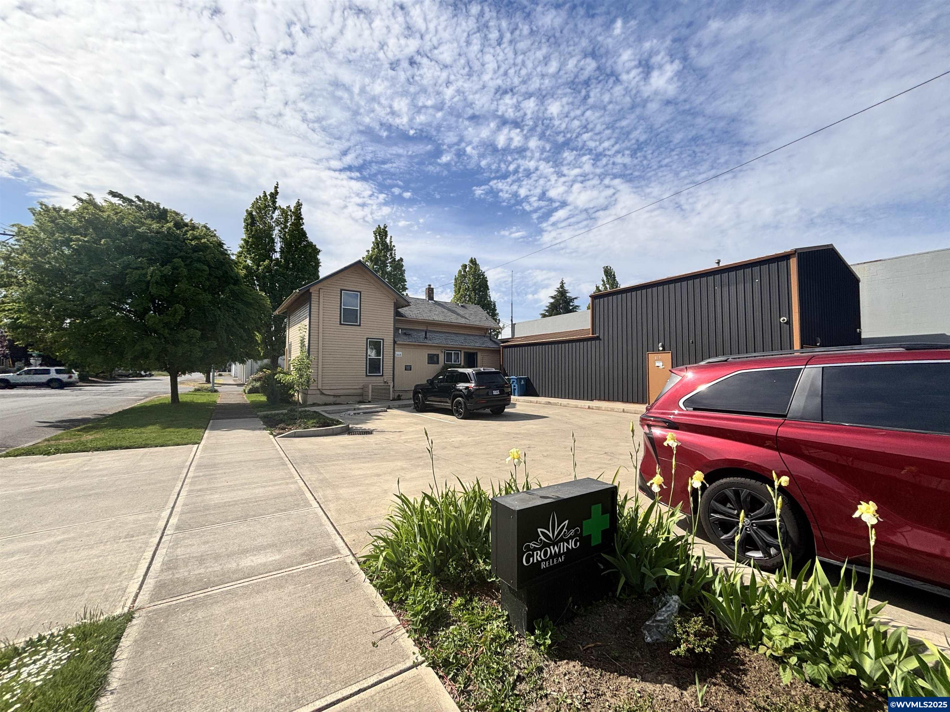 309 Shipping St NE