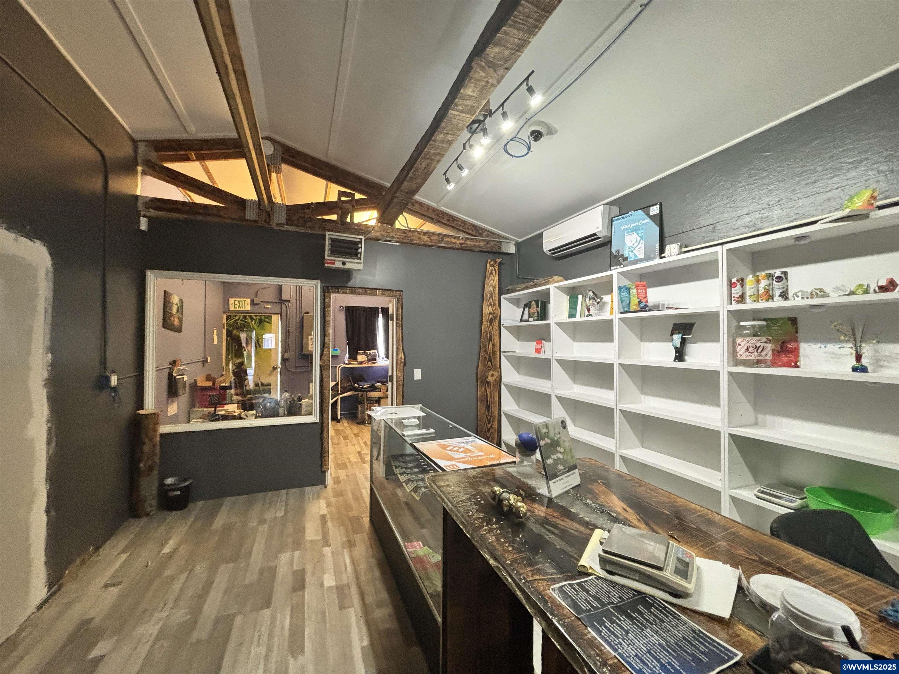 309 Shipping St NE