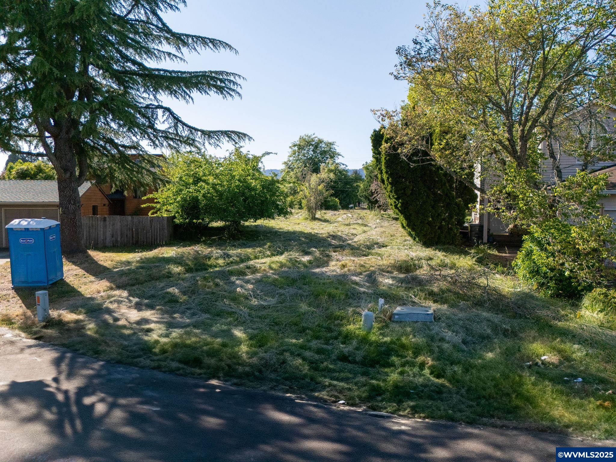 1805 NW Grant Av
