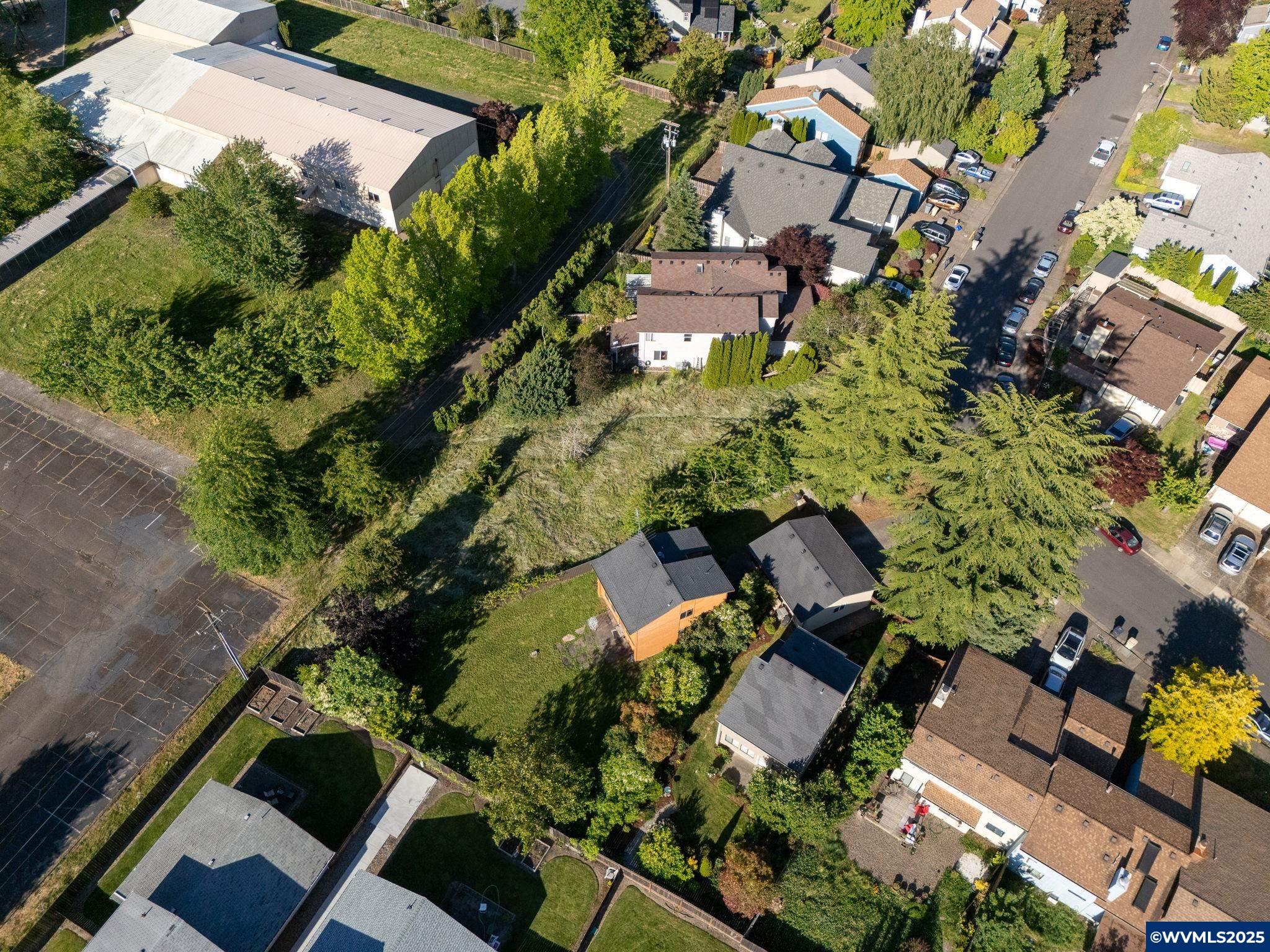 1805 NW Grant Av