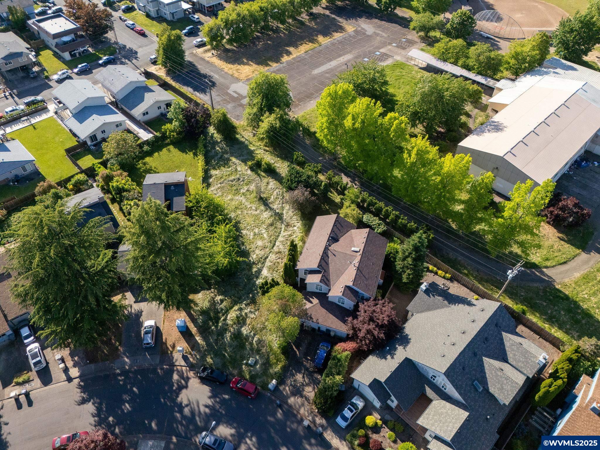 1805 NW Grant Av