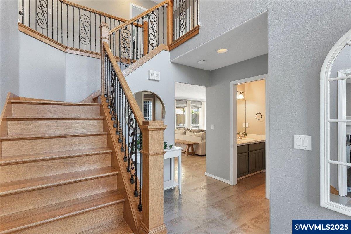 5461 Monterey Dr
