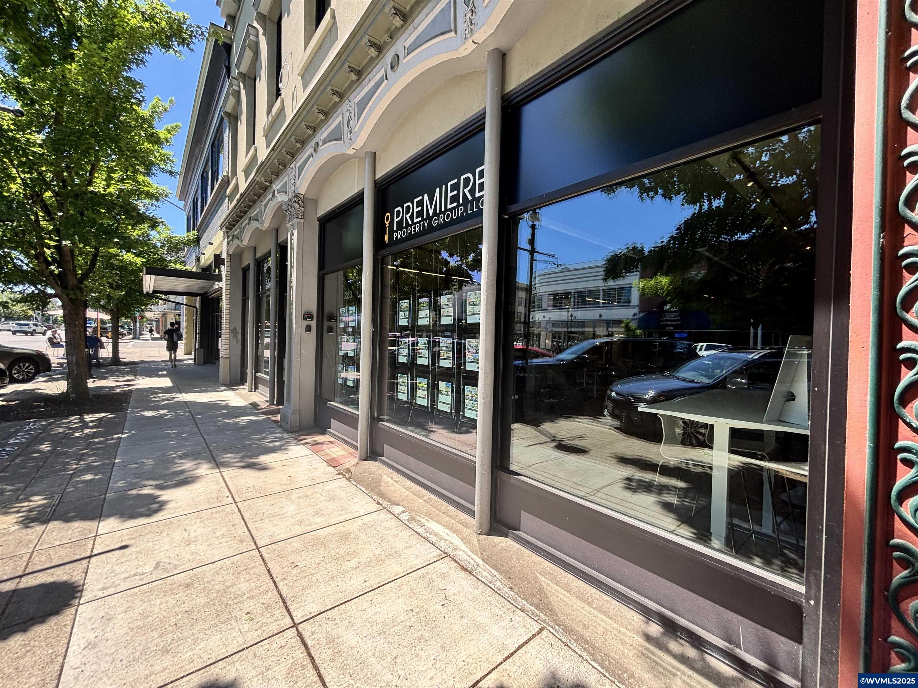223 Commercial #102 St NE