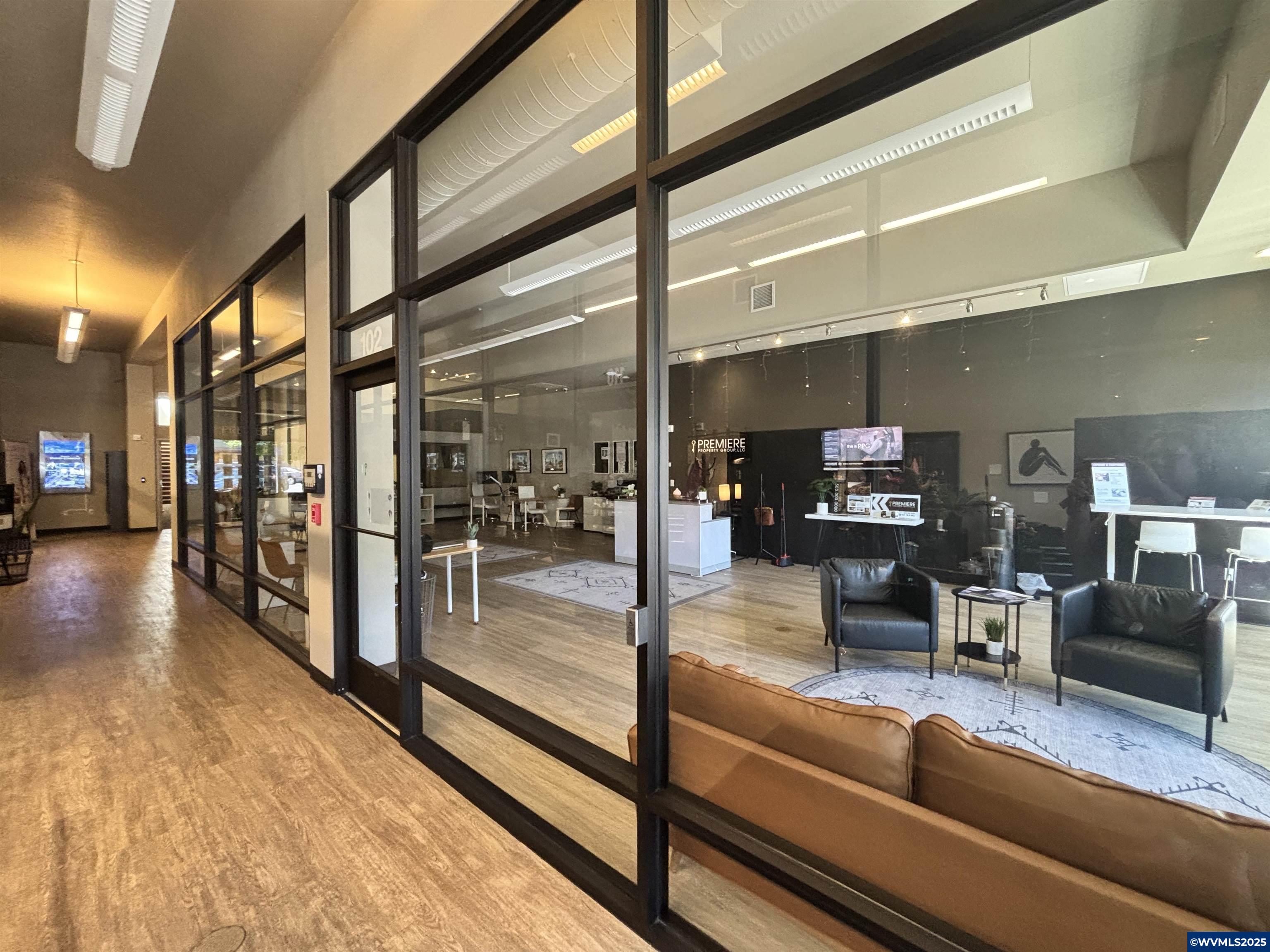 223 Commercial #102 St NE