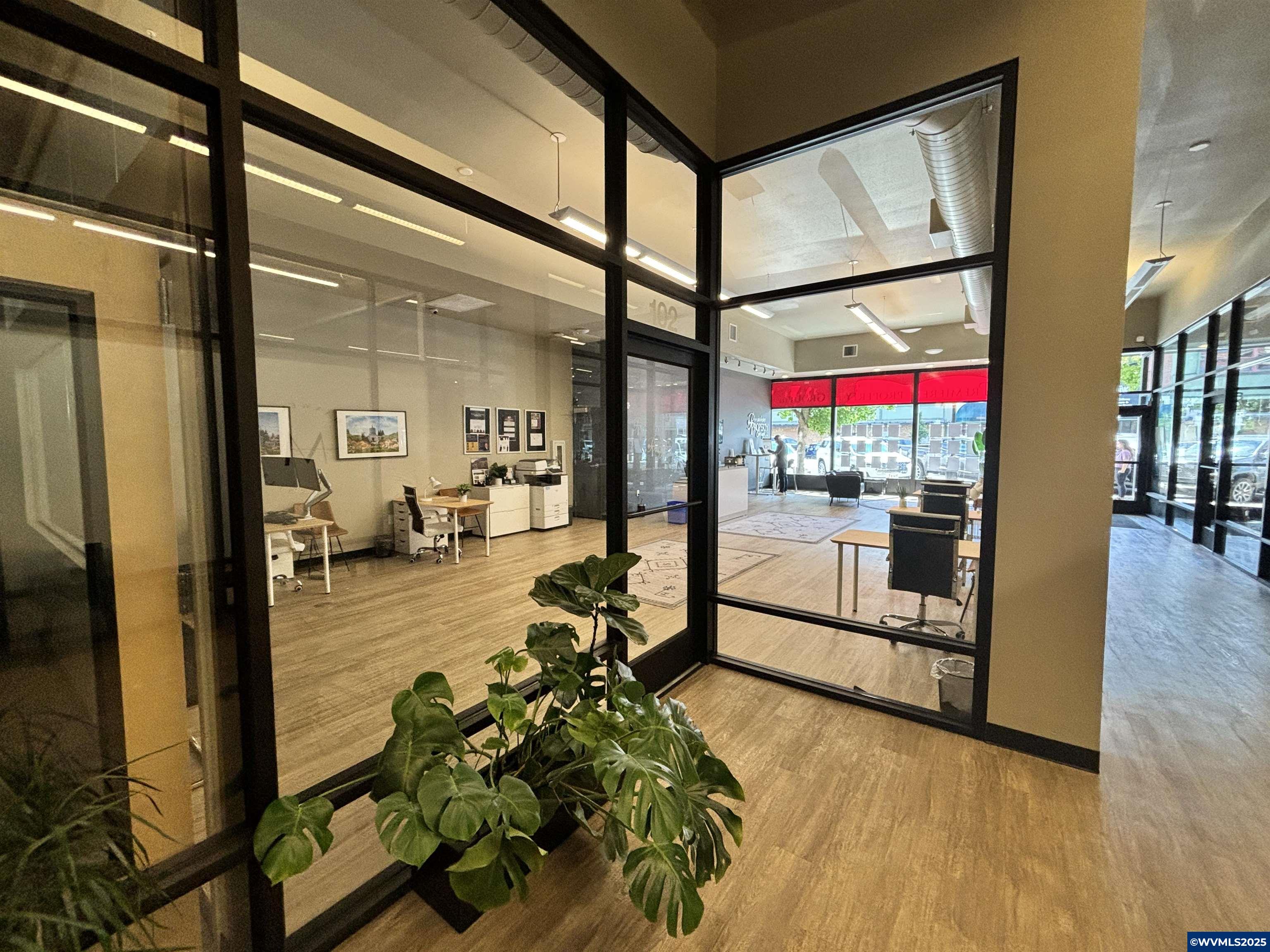223 Commercial #102 St NE