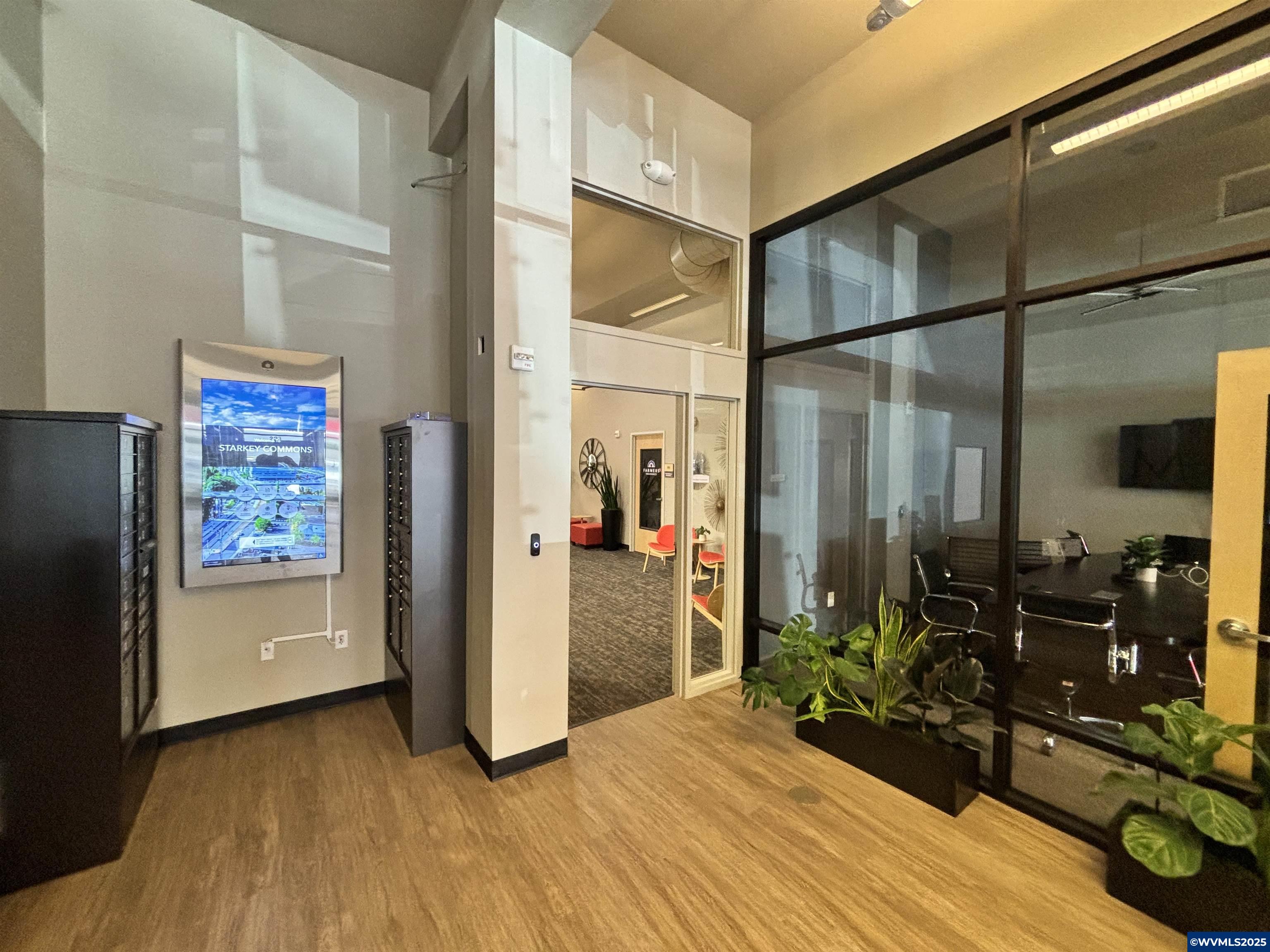 223 Commercial #102 St NE