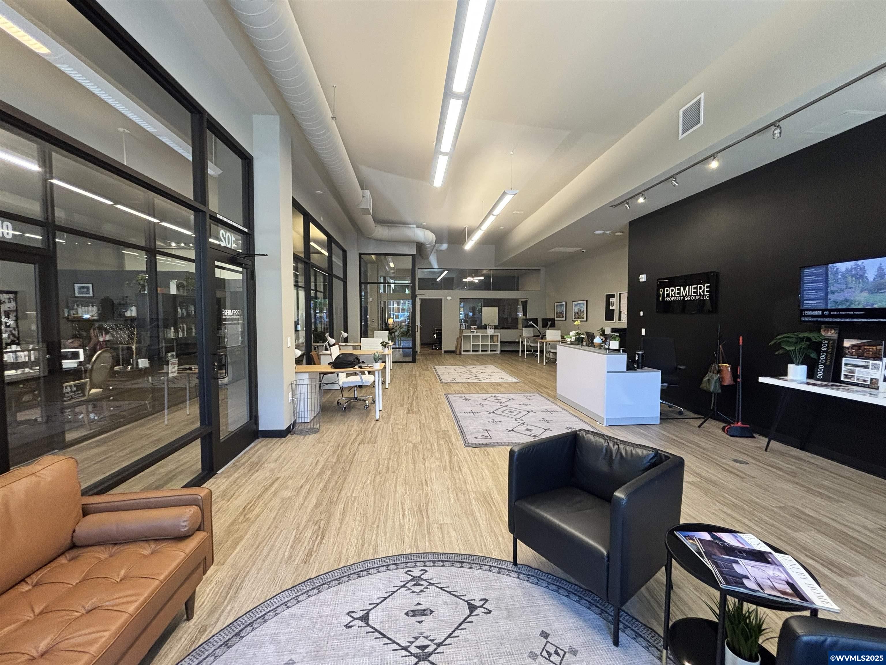 223 Commercial #102 St NE